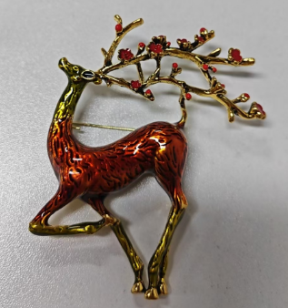 Plum Blossom Deer Brooch – Elegant Animal Design, Festive Holiday Gift