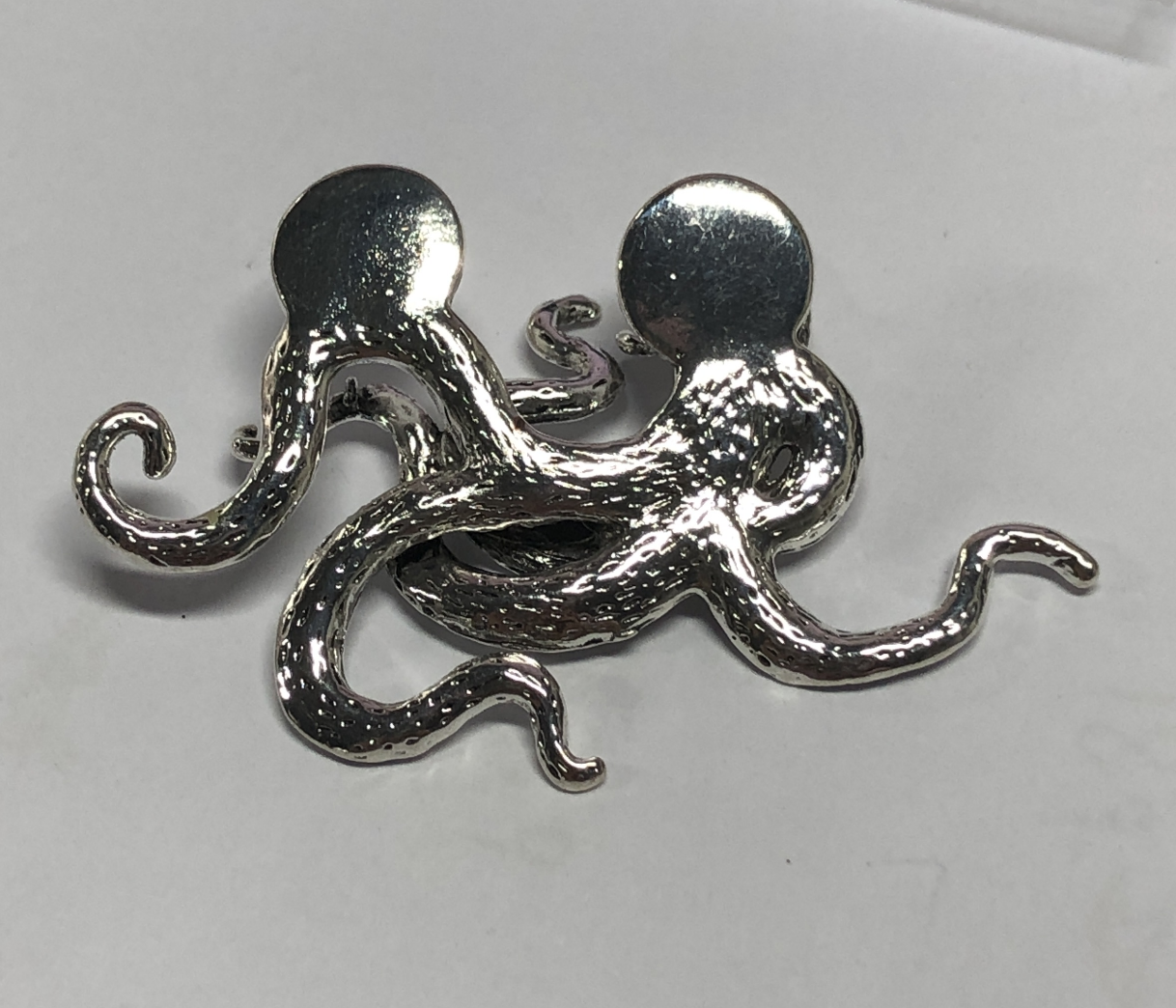 Unique Octopus Men's Suit Brooch, Creative Finish Design, Personalized High-End Accessory, Ideal for Business and Formal Occasions