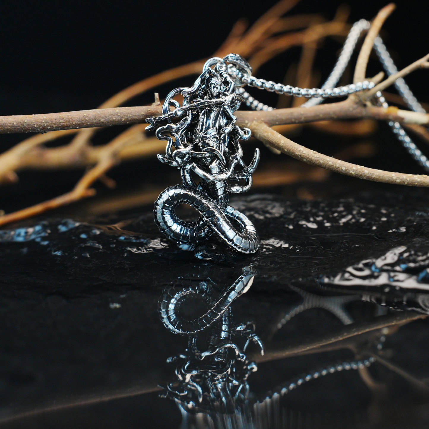 Gothic Medusa Schlangenanhänger Halskette | Dunkle Mythologie Relief Schmuck