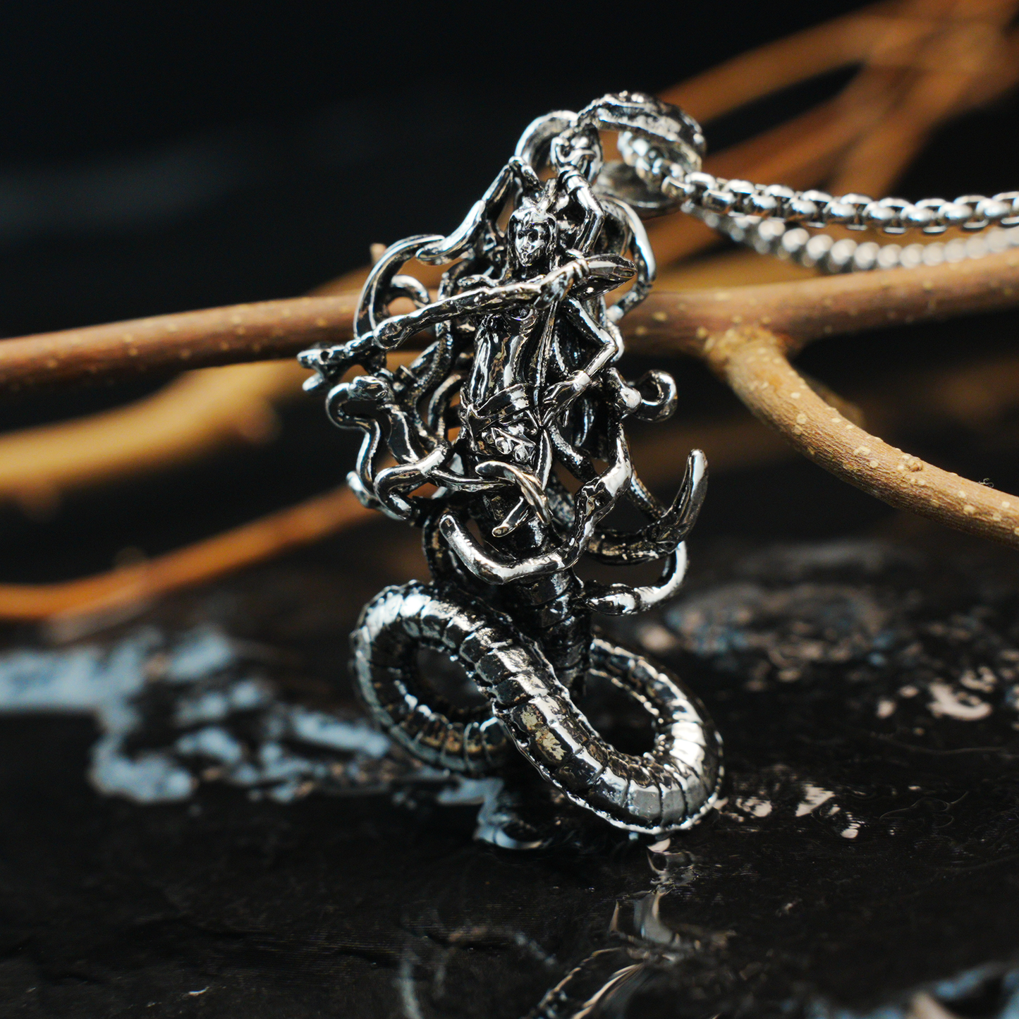 Gothic Medusa Schlangenanhänger Halskette | Dunkle Mythologie Relief Schmuck