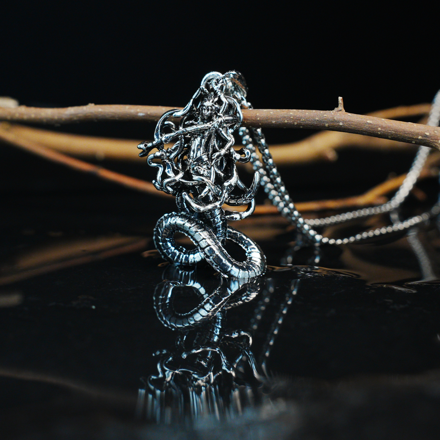 Gothic Medusa Schlangenanhänger Halskette | Dunkle Mythologie Relief Schmuck