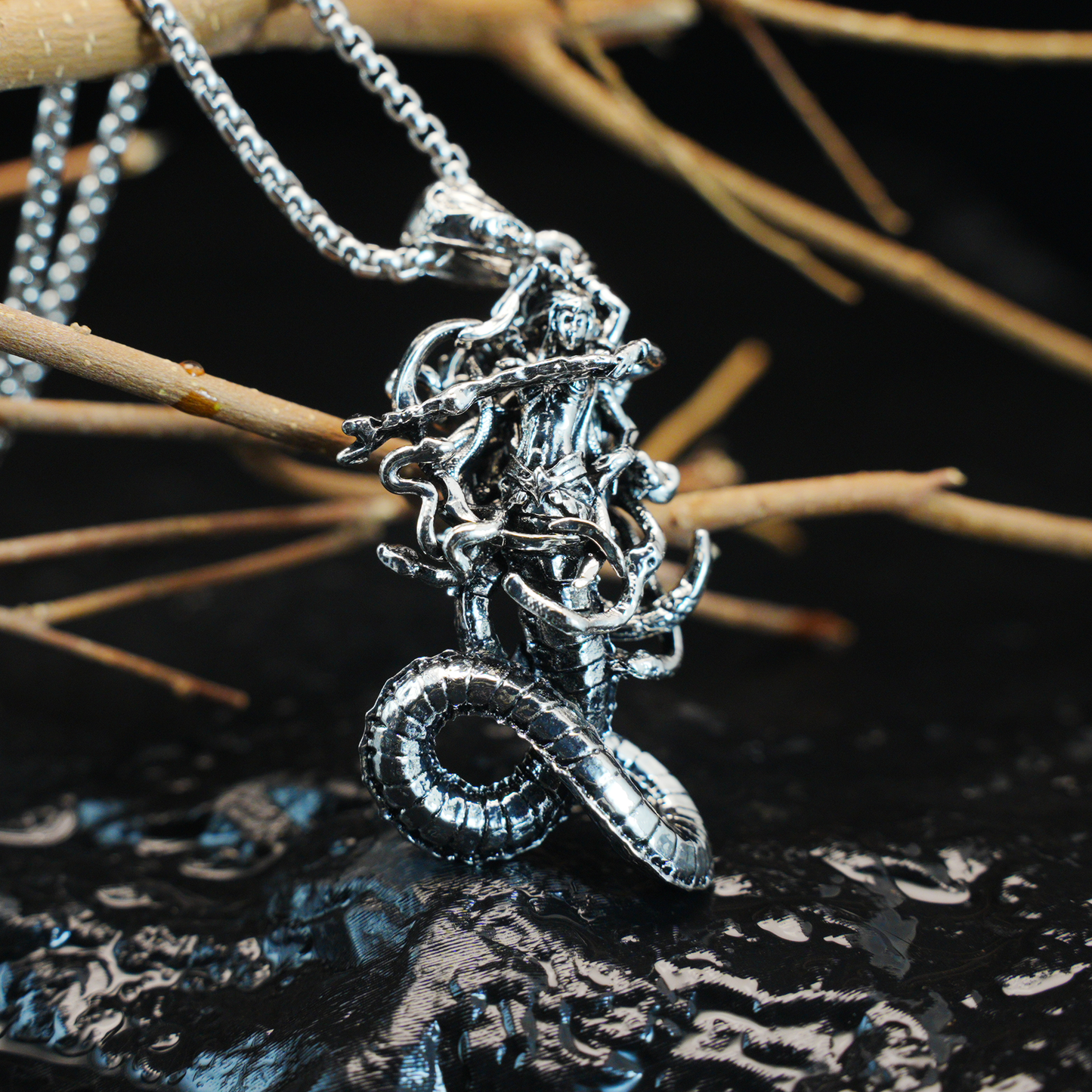 Gothic Medusa Schlangenanhänger Halskette | Dunkle Mythologie Relief Schmuck