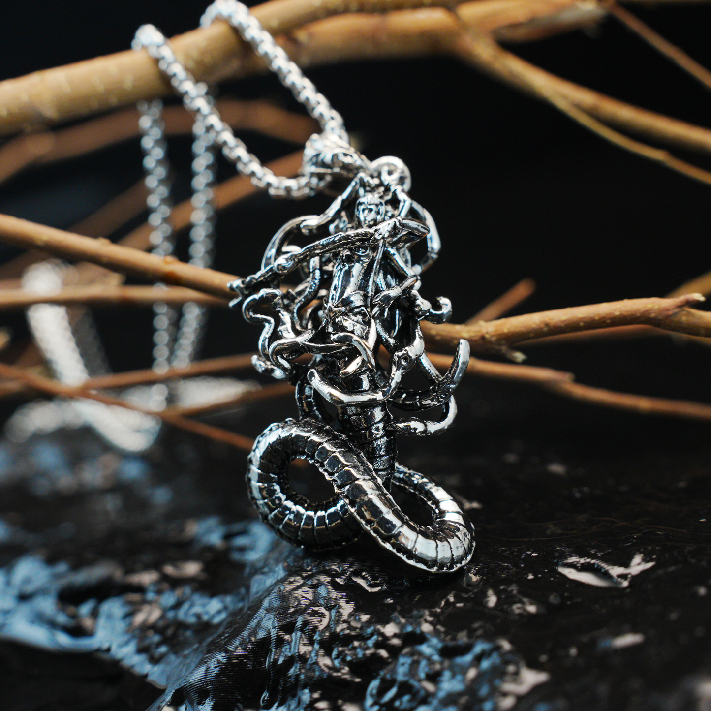 Gothic Medusa Schlangenanhänger Halskette | Dunkle Mythologie Relief Schmuck