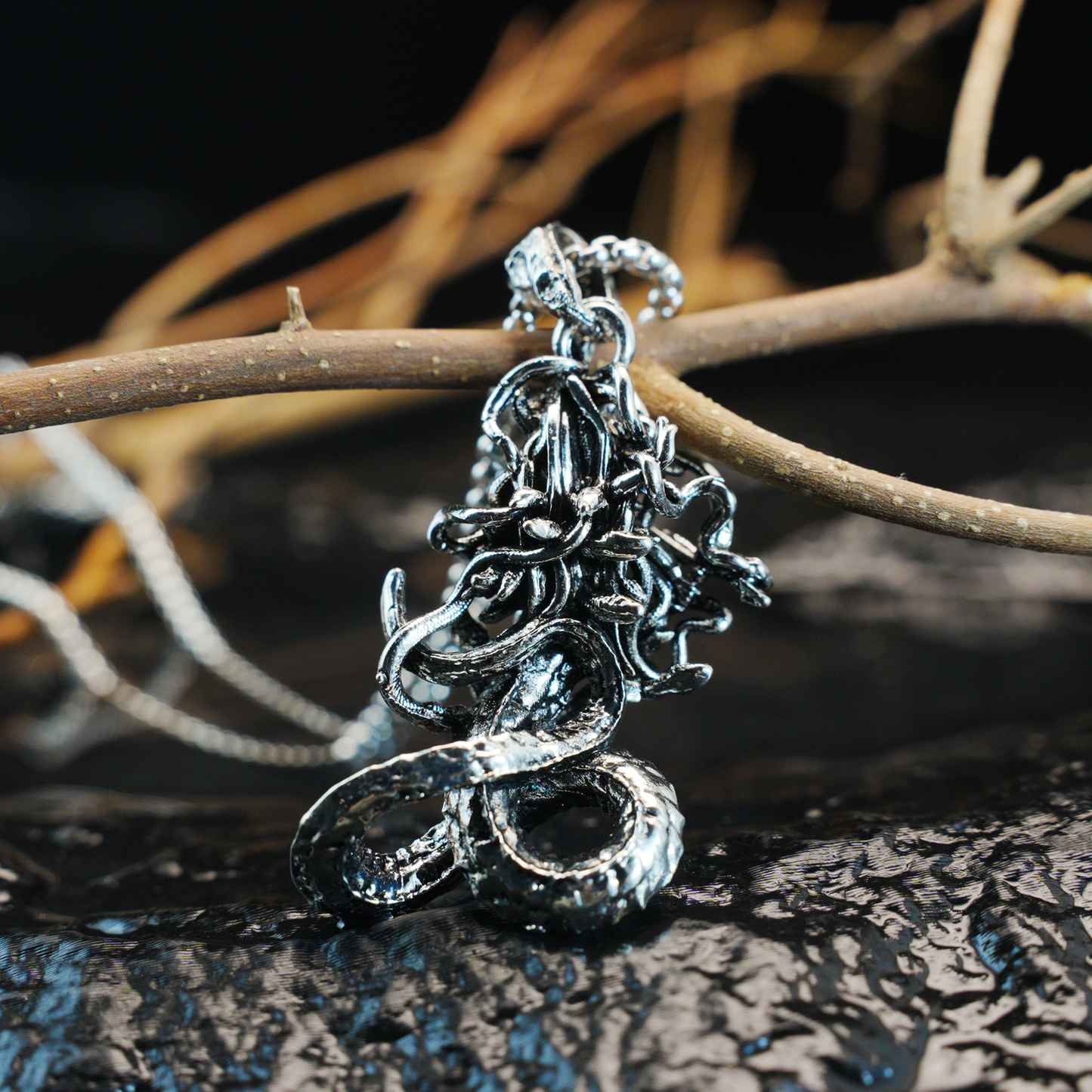 Gothic Medusa Schlangenanhänger Halskette | Dunkle Mythologie Relief Schmuck
