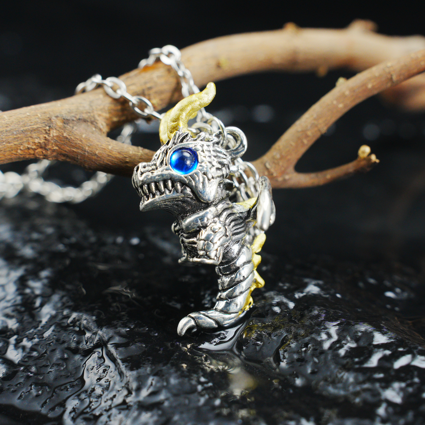 Gothic Drachen Anhänger Halskette, Fantasy Wächteramulett mit blauen Augen, Mythischer Schmuck