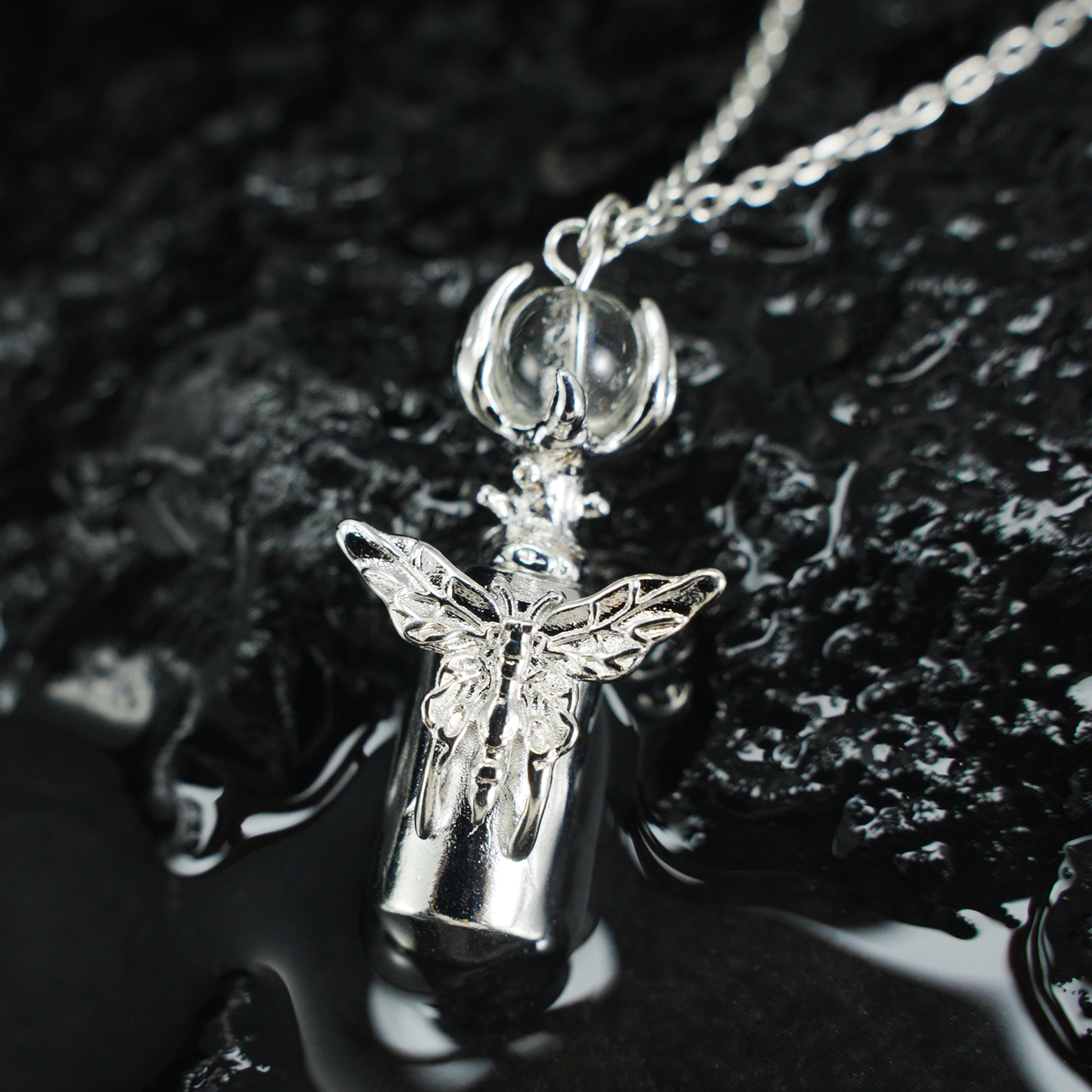 Schmetterlingskugel Halskette Gothic Mond Talisman Anhänger Unikat Schmuck