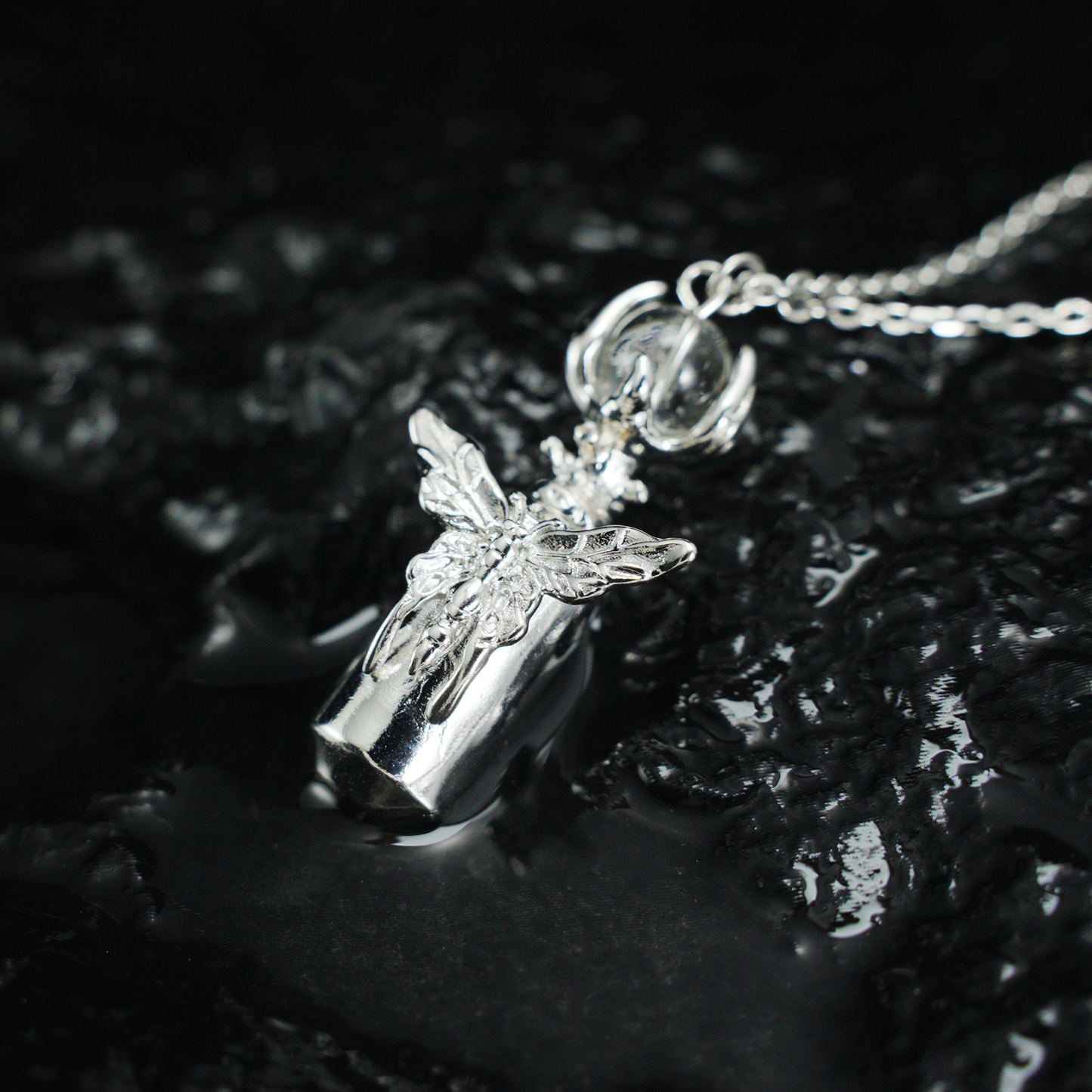 Schmetterlingskugel Halskette Gothic Mond Talisman Anhänger Unikat Schmuck