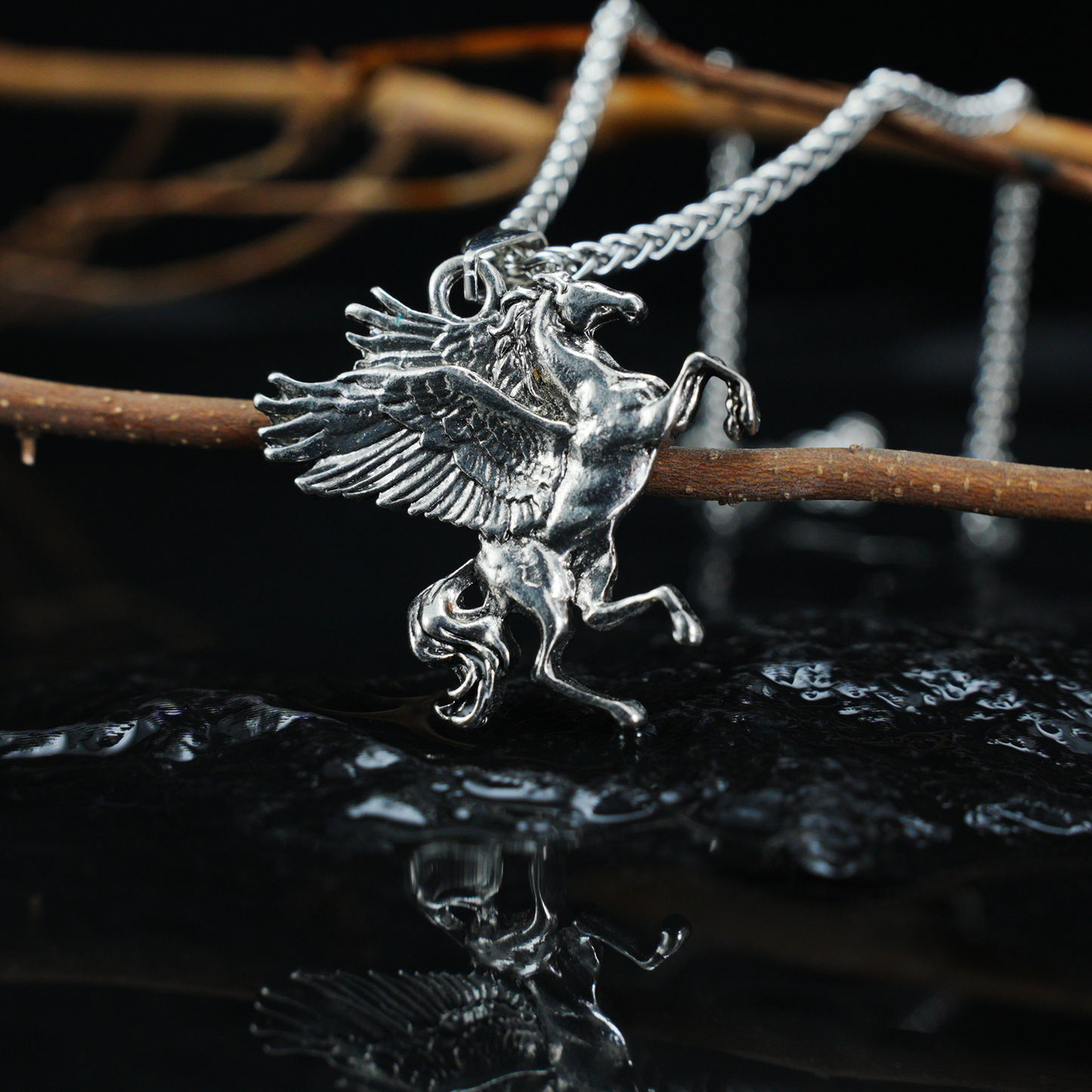 Vintage Pegasus Halskette, Mythischer Pferdeanhänger aus Messinglegierung, Gothic Fantasy Schmuck