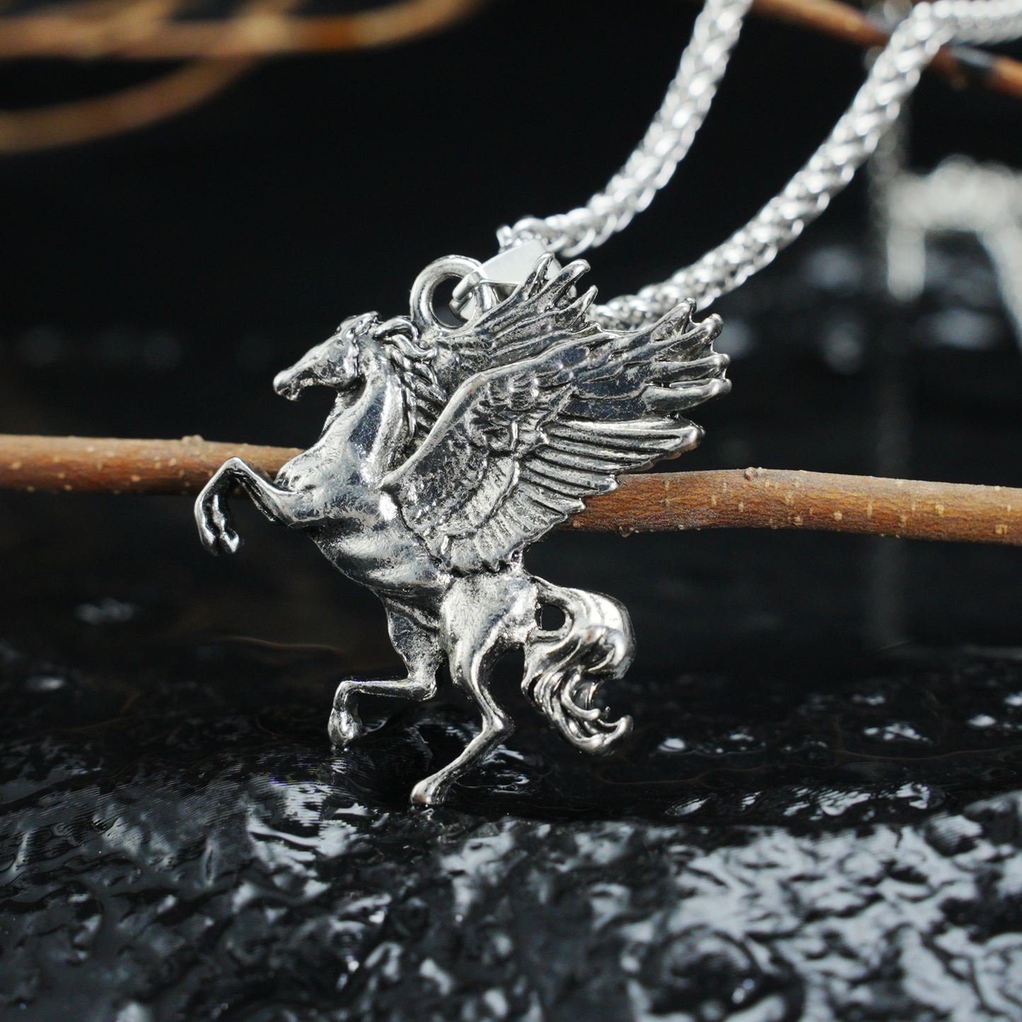 Vintage Pegasus Halskette, Mythischer Pferdeanhänger aus Messinglegierung, Gothic Fantasy Schmuck
