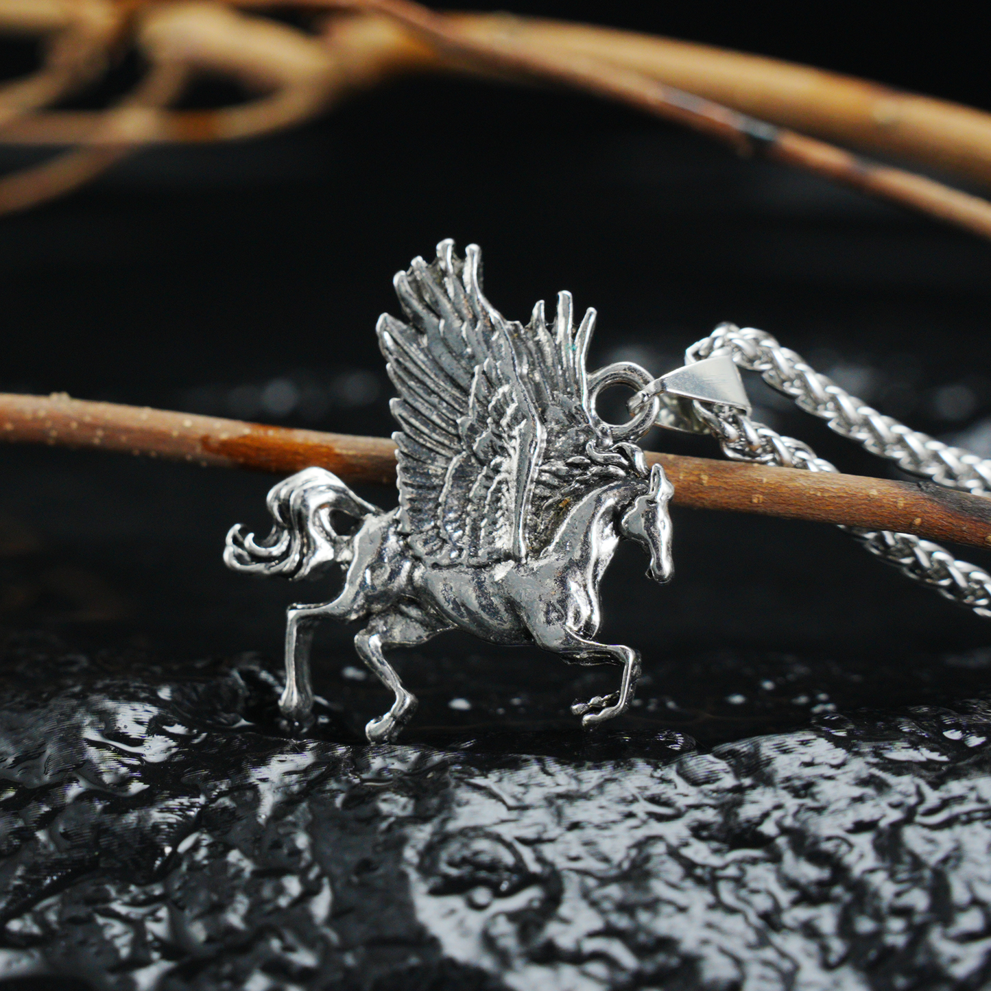 Vintage Pegasus Halskette, Mythischer Pferdeanhänger aus Messinglegierung, Gothic Fantasy Schmuck