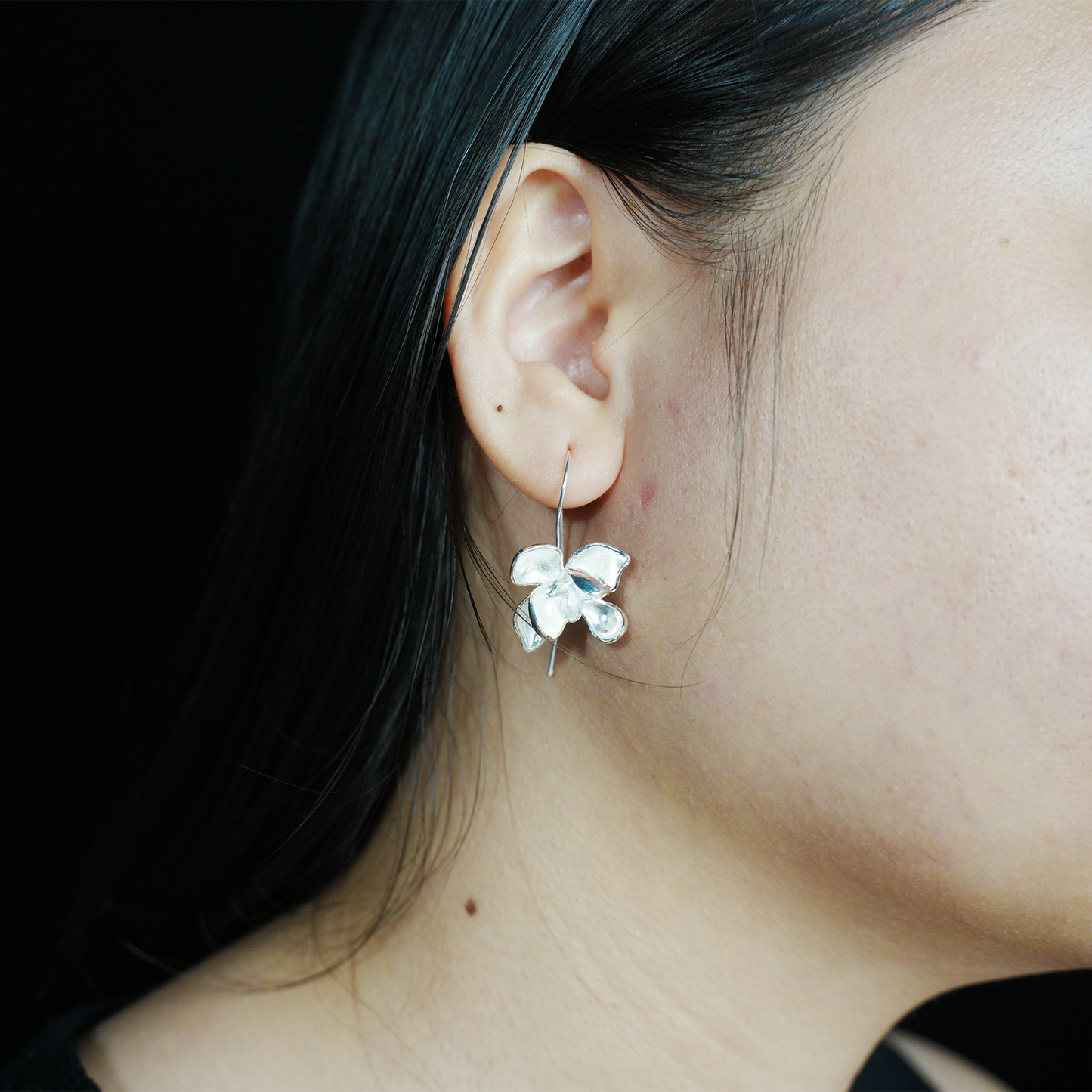 Orchid-shaped earrings, elegant petal 3D design, light luxury style accessories