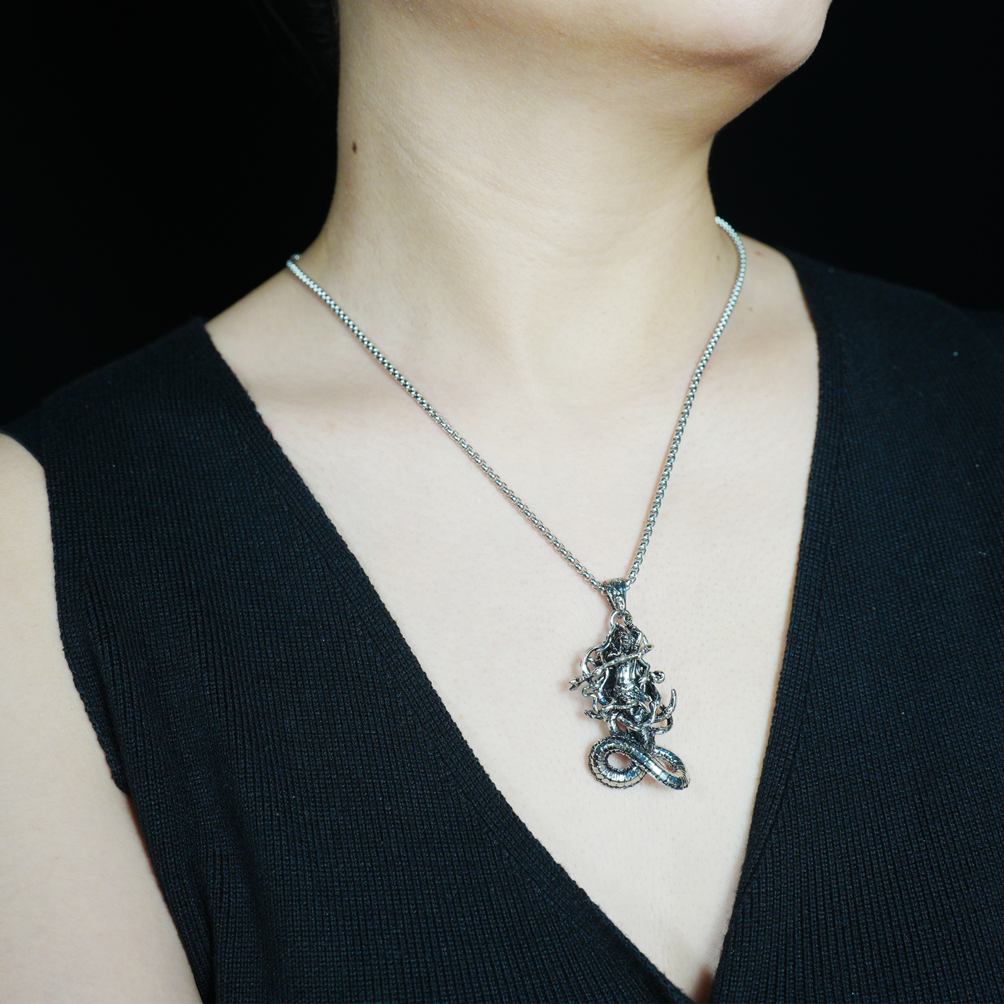 Gothic Medusa Schlangenanhänger Halskette | Dunkle Mythologie Relief Schmuck