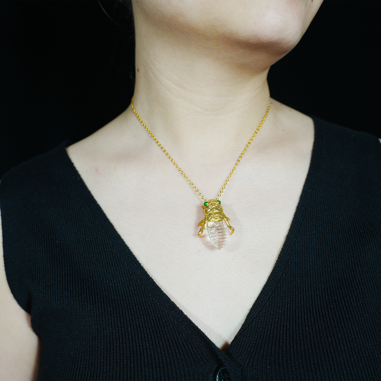 Halskette mit Zikadenanhänger – Vintage-Insektenschmuck in Kristalloptik, Symbol der Wiedergeburt und Klarheit, von der Natur inspiriertes Totemgeschenk