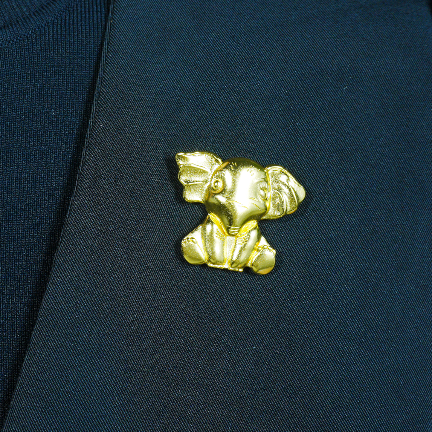 Goldene Elefantenbrosche, süße Anstecknadel mit Glücksbringer