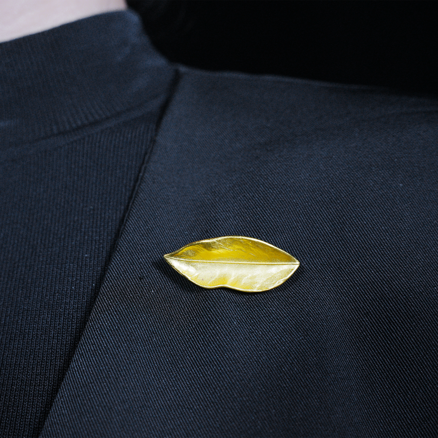 Blattgoldbrosche, Retro- und Naturstil, elegante und vielseitige Brosche in Pflanzenform