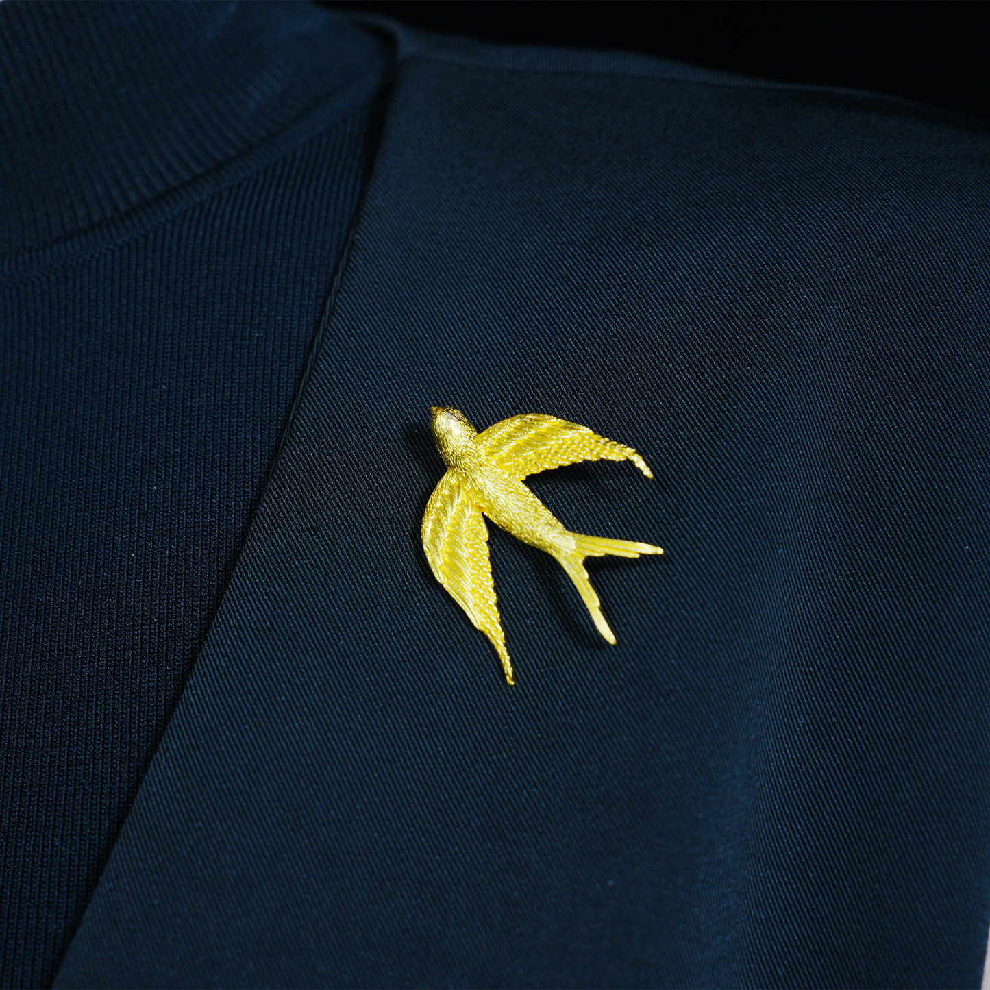 Vintage Gold Schwalben Brosche Elegante Messing Legierung Vogel Pin Retro Statement Schmuck