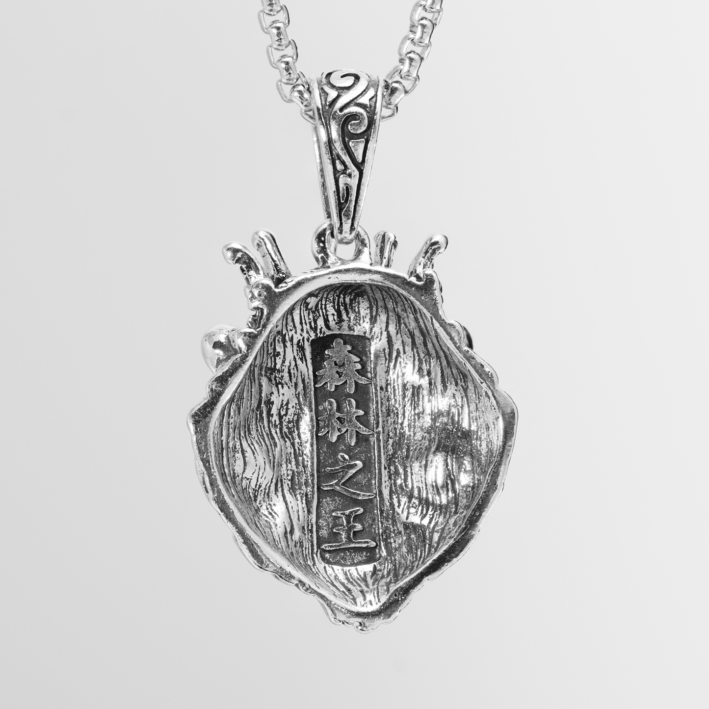 Halskette mit gekröntem Löwenkopf-Anhänger | Vintage-Schmuck mit roten Augen | Auffälliges Gothic-Unisex-Statement