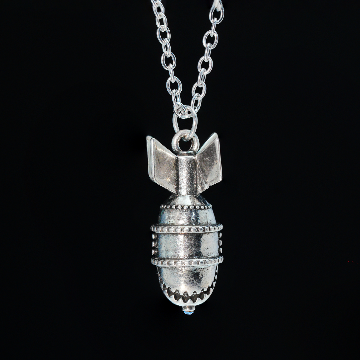Fierce Bomb Head Pendant – Gothic Retro Necklace with Monster Face Design, Industrial Punk Jewelry for Men & Women, Statement Gift