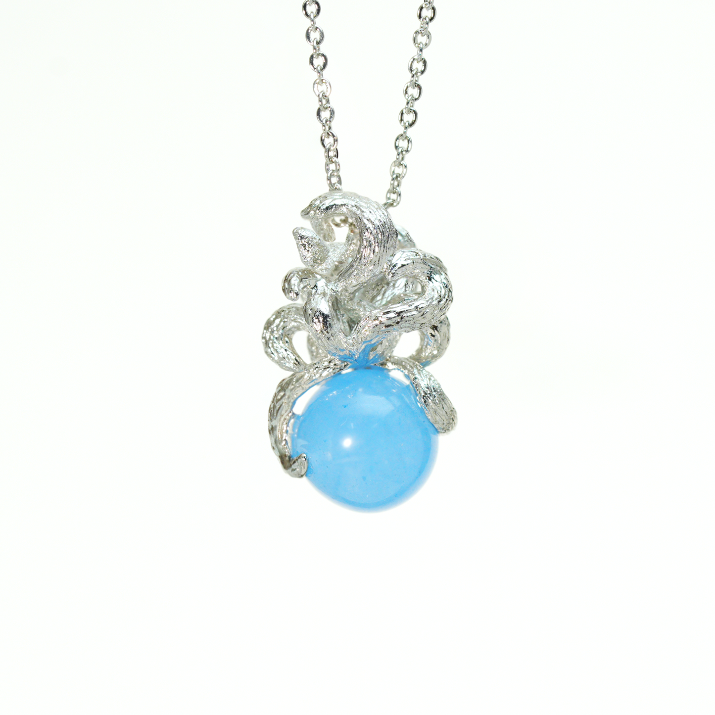Neunschwänziger Fuchsanhänger mit blauem Edelstein | Mystische Wächterkette | Tiertotemschmuck