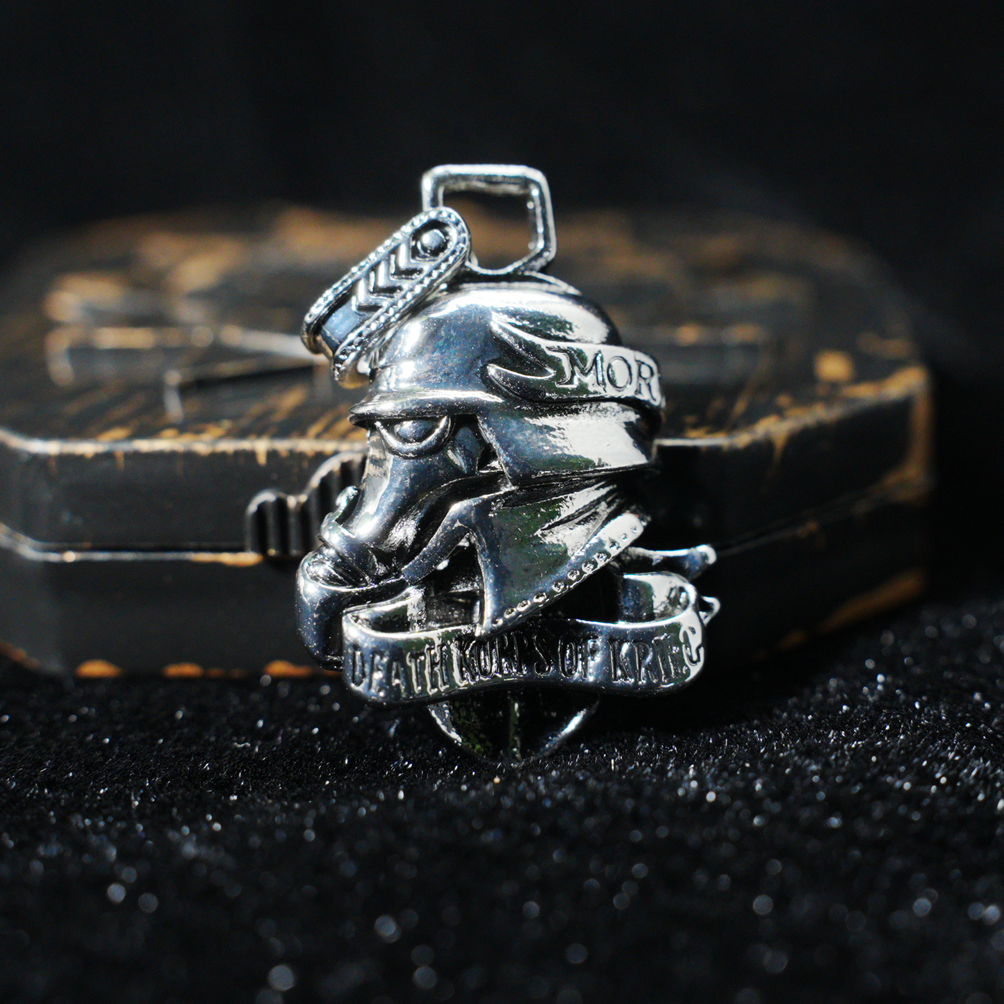 Taktische Helm-Krieger-Anhänger-Halskette | Gotisch geformter Schmuck | Unisex-Halskette im Militärstil für Sammler und Fans