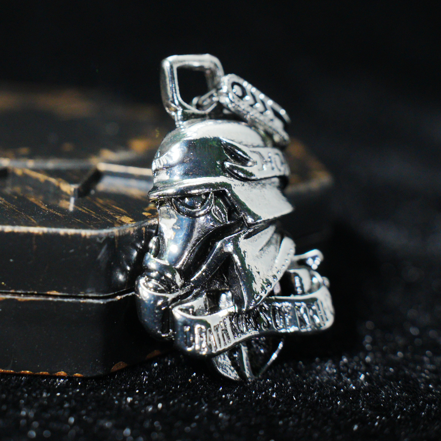 Taktische Helm-Krieger-Anhänger-Halskette | Gotisch geformter Schmuck | Unisex-Halskette im Militärstil für Sammler und Fans