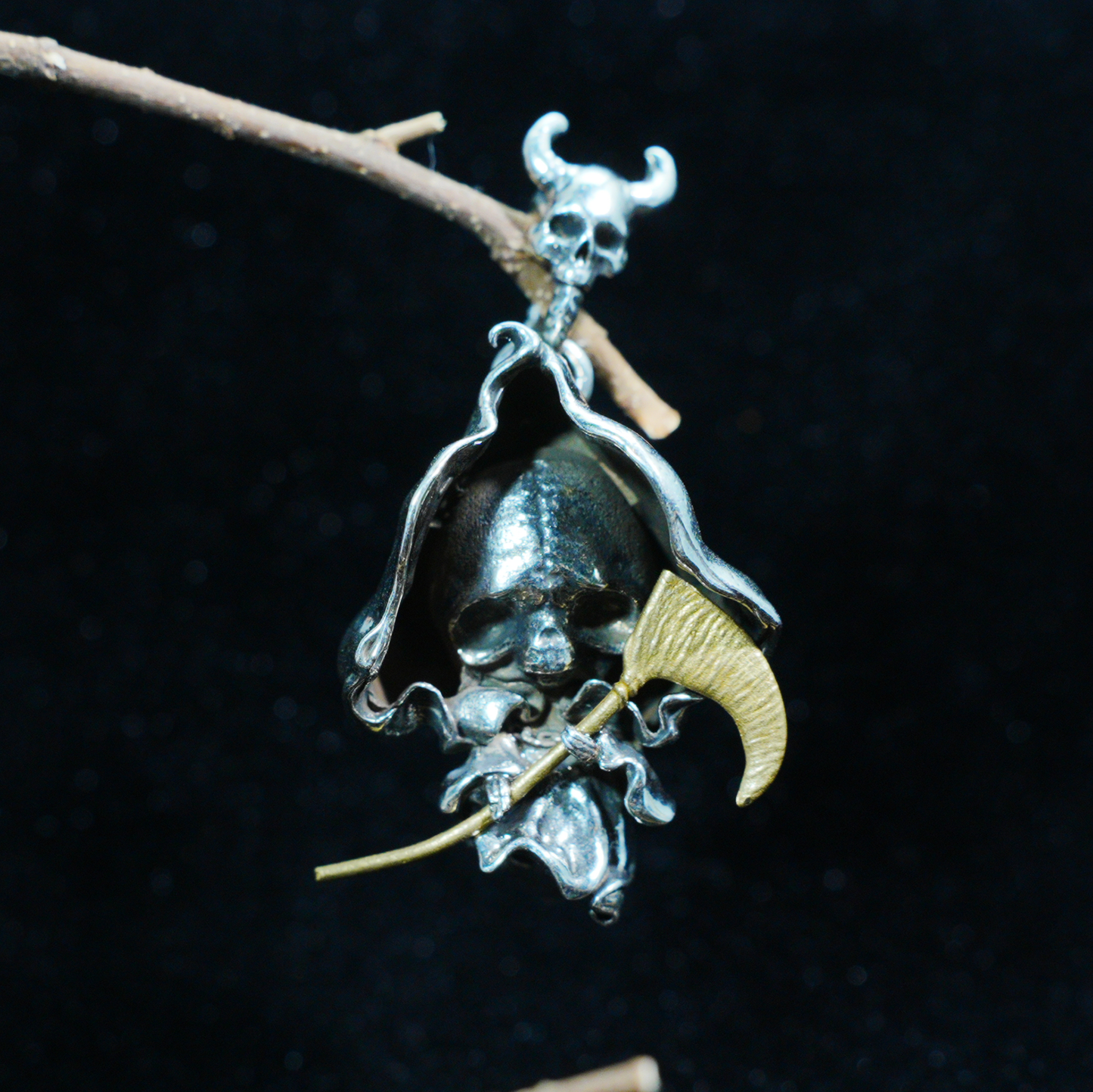 Gothic Grim Reaper Pendant Necklace – Vintage Bronze Skull with Golden Scythe, Dark Aesthetic Statement Jewelry for Men & Women