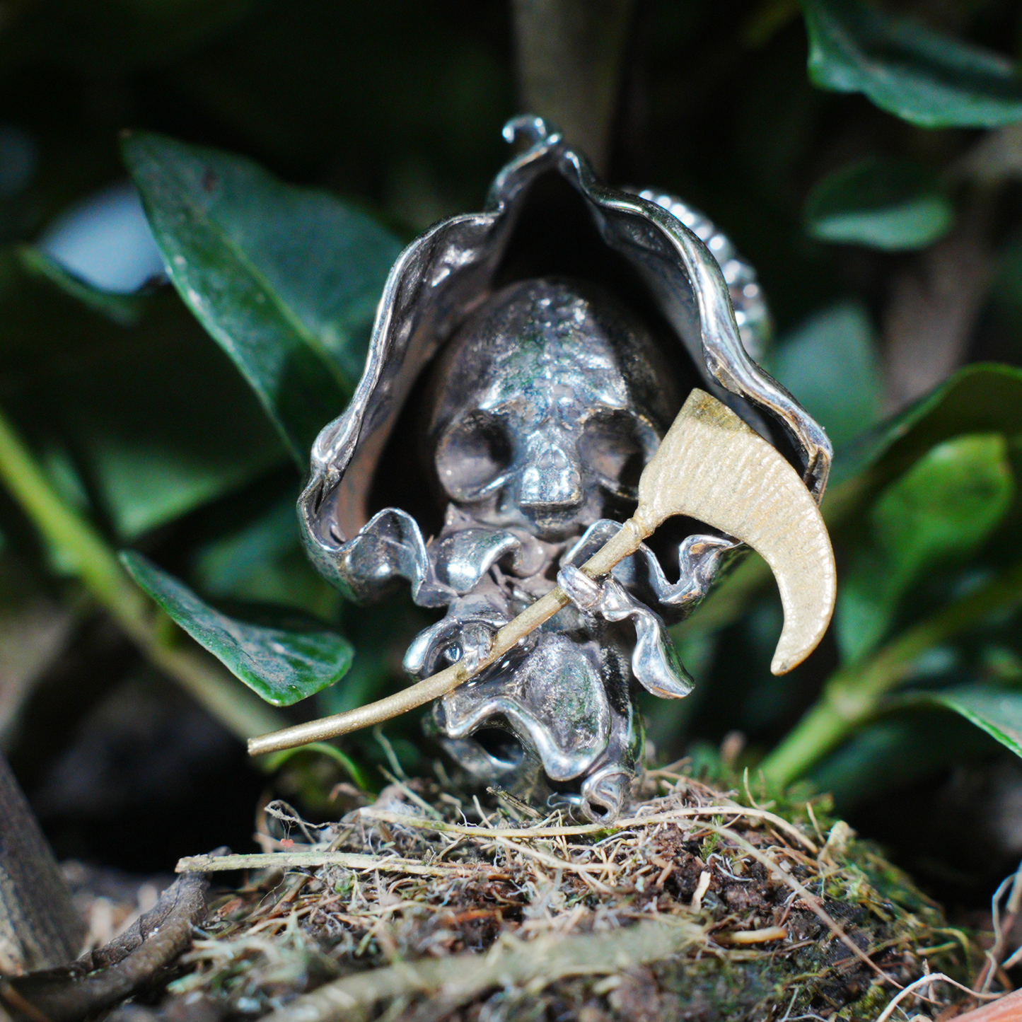 Gothic Grim Reaper Pendant Necklace – Vintage Bronze Skull with Golden Scythe, Dark Aesthetic Statement Jewelry for Men & Women