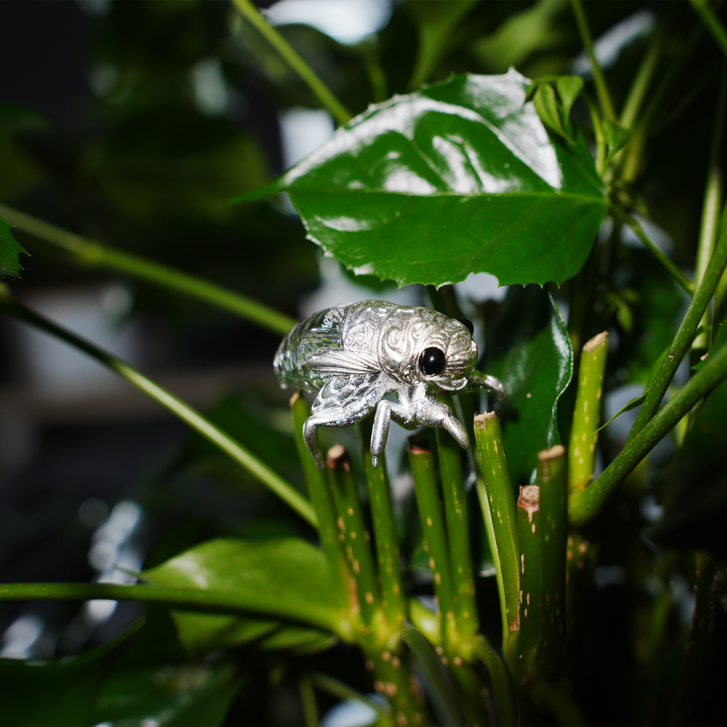 Halskette mit Zikadenanhänger – Vintage-Insektenschmuck in Kristalloptik, Symbol der Wiedergeburt und Klarheit, von der Natur inspiriertes Totemgeschenk