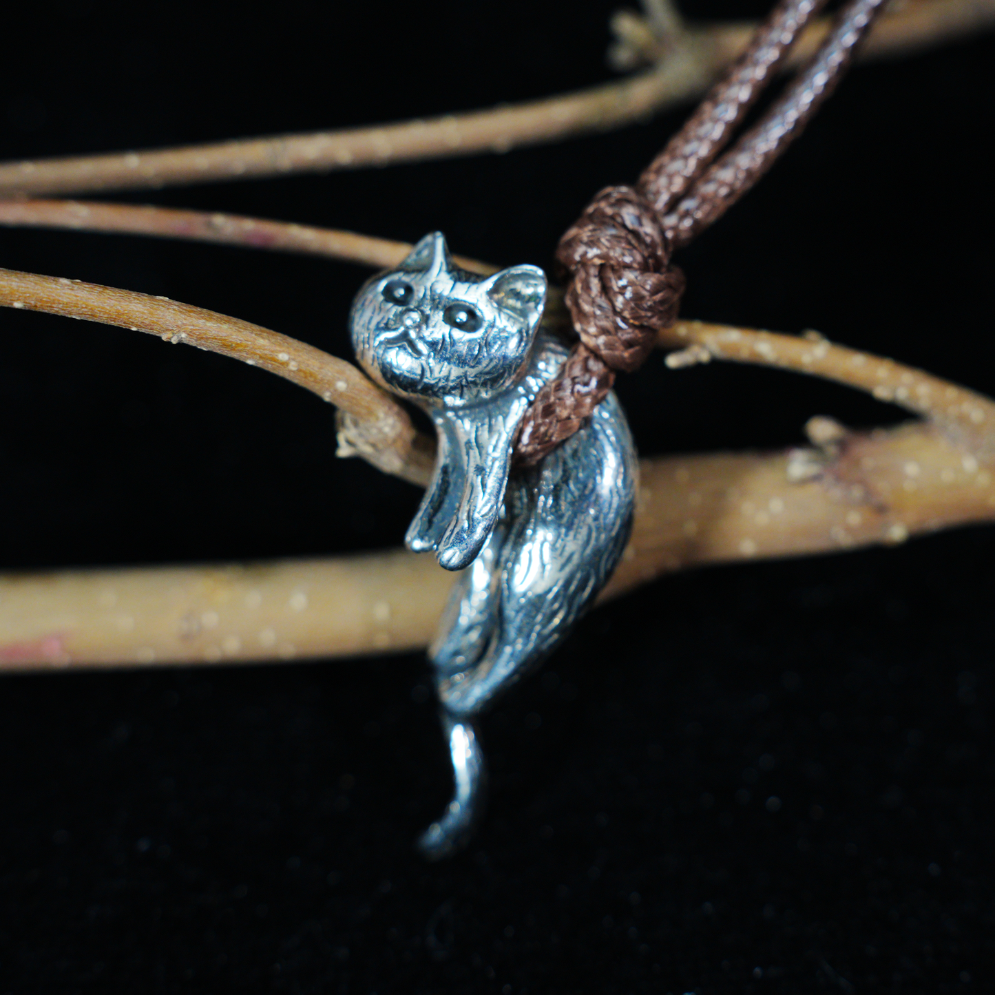 Hanging Cat Pendant – Playful Cat Necklace with Climbing Detail, Handmade Animal Jewelry Gift for Cat Lovers