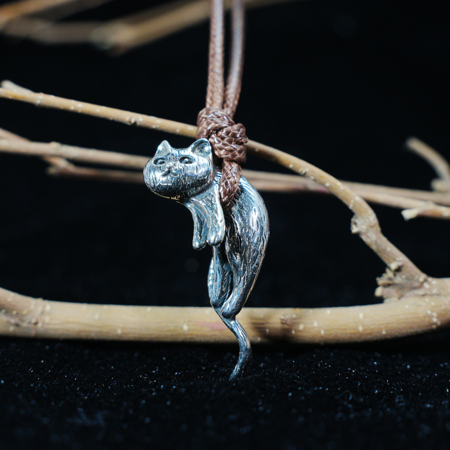 Hanging Cat Pendant – Playful Cat Necklace with Climbing Detail, Handmade Animal Jewelry Gift for Cat Lovers