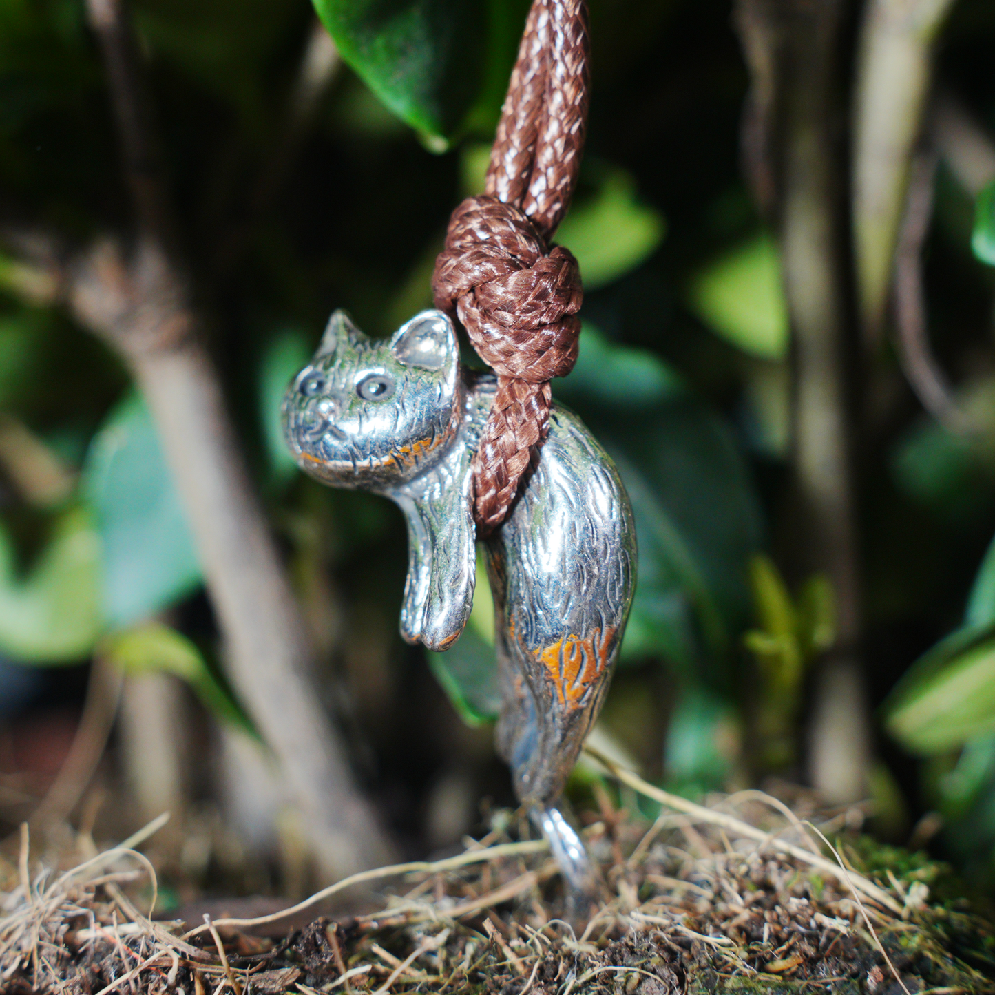 Hanging Cat Pendant – Playful Cat Necklace with Climbing Detail, Handmade Animal Jewelry Gift for Cat Lovers