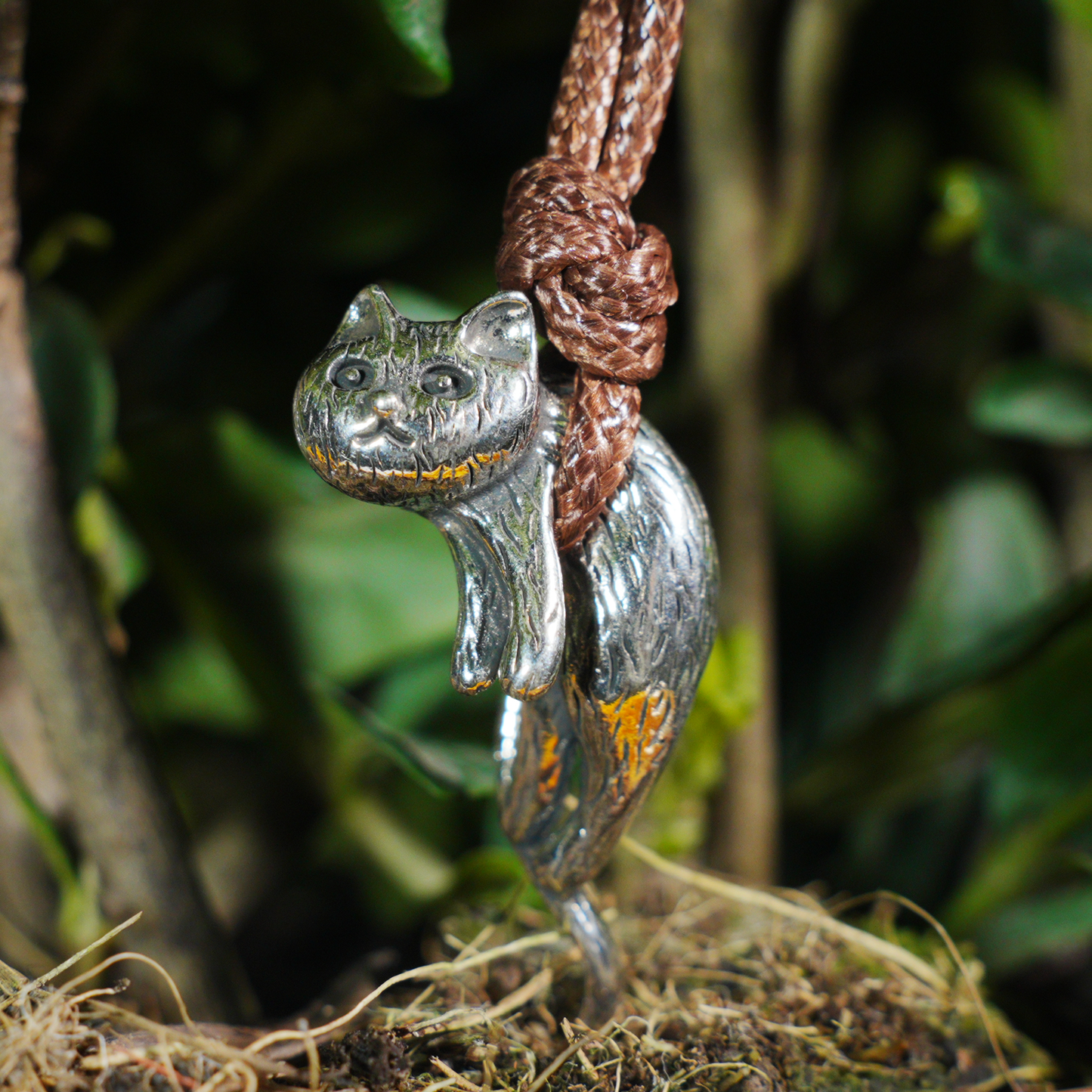 Hanging Cat Pendant – Playful Cat Necklace with Climbing Detail, Handmade Animal Jewelry Gift for Cat Lovers