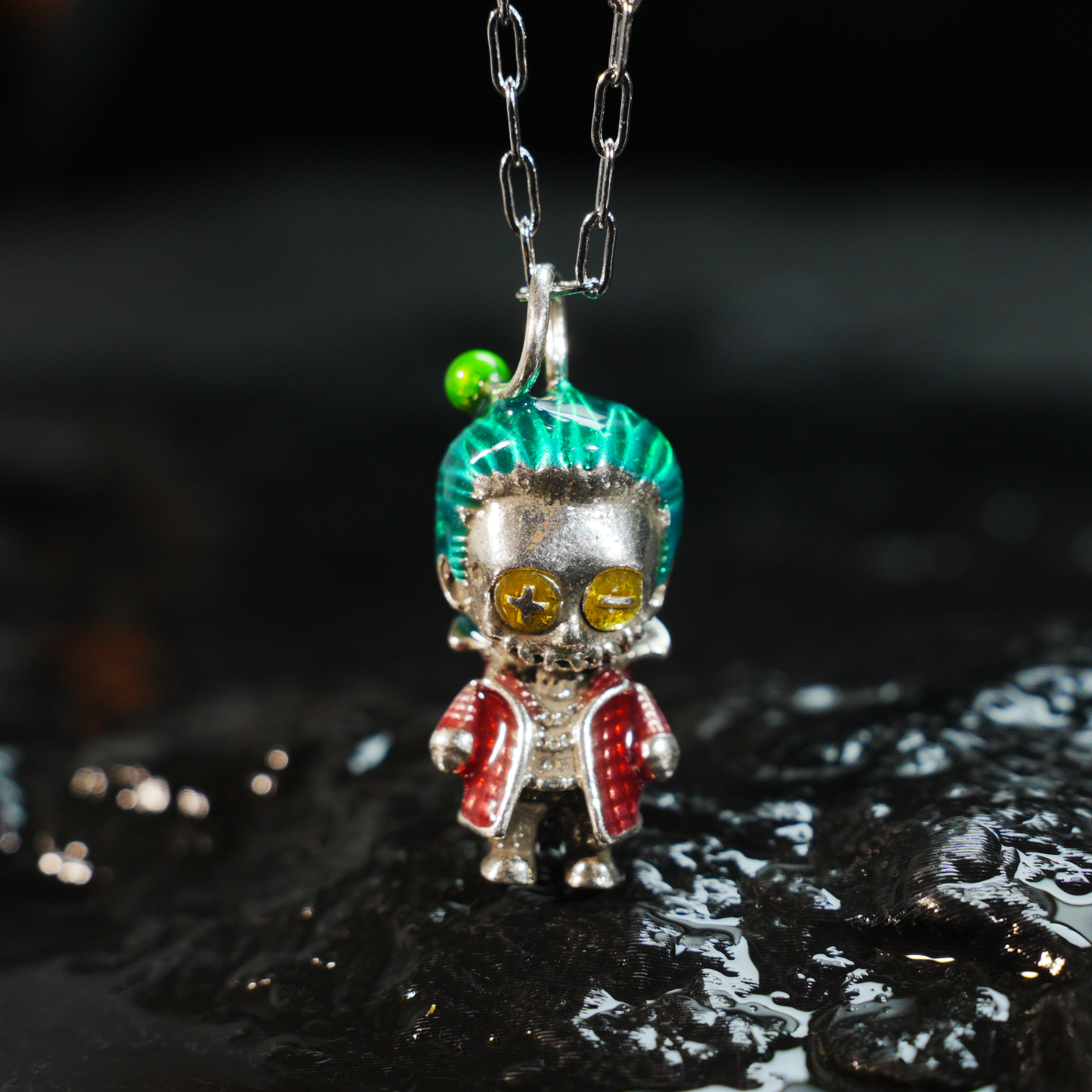 Halskette mit Chibi-Mischief-Puppenanhänger, grüner Clown-Charm, auffälliger Punk-Street-Style-Schmuck für Cosplay-Liebhaber