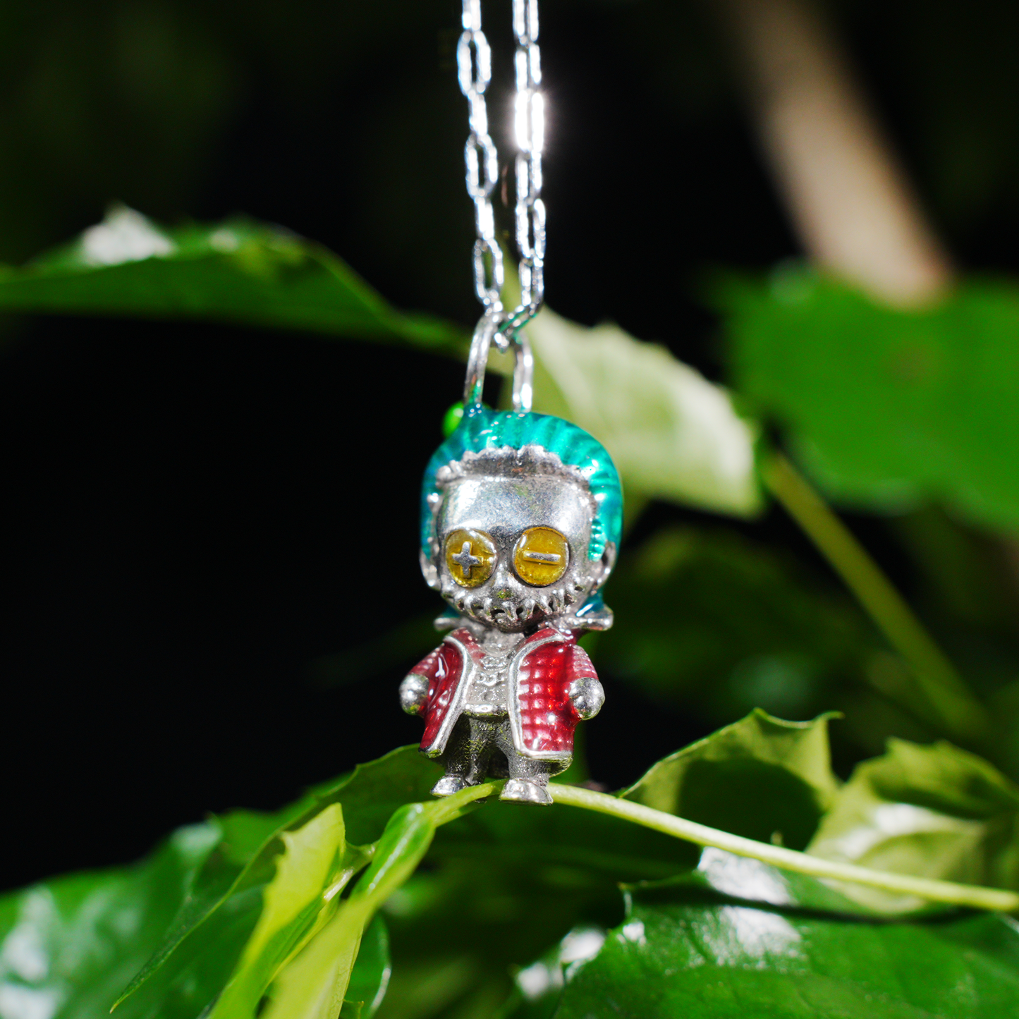Halskette mit Chibi-Mischief-Puppenanhänger, grüner Clown-Charm, auffälliger Punk-Street-Style-Schmuck für Cosplay-Liebhaber