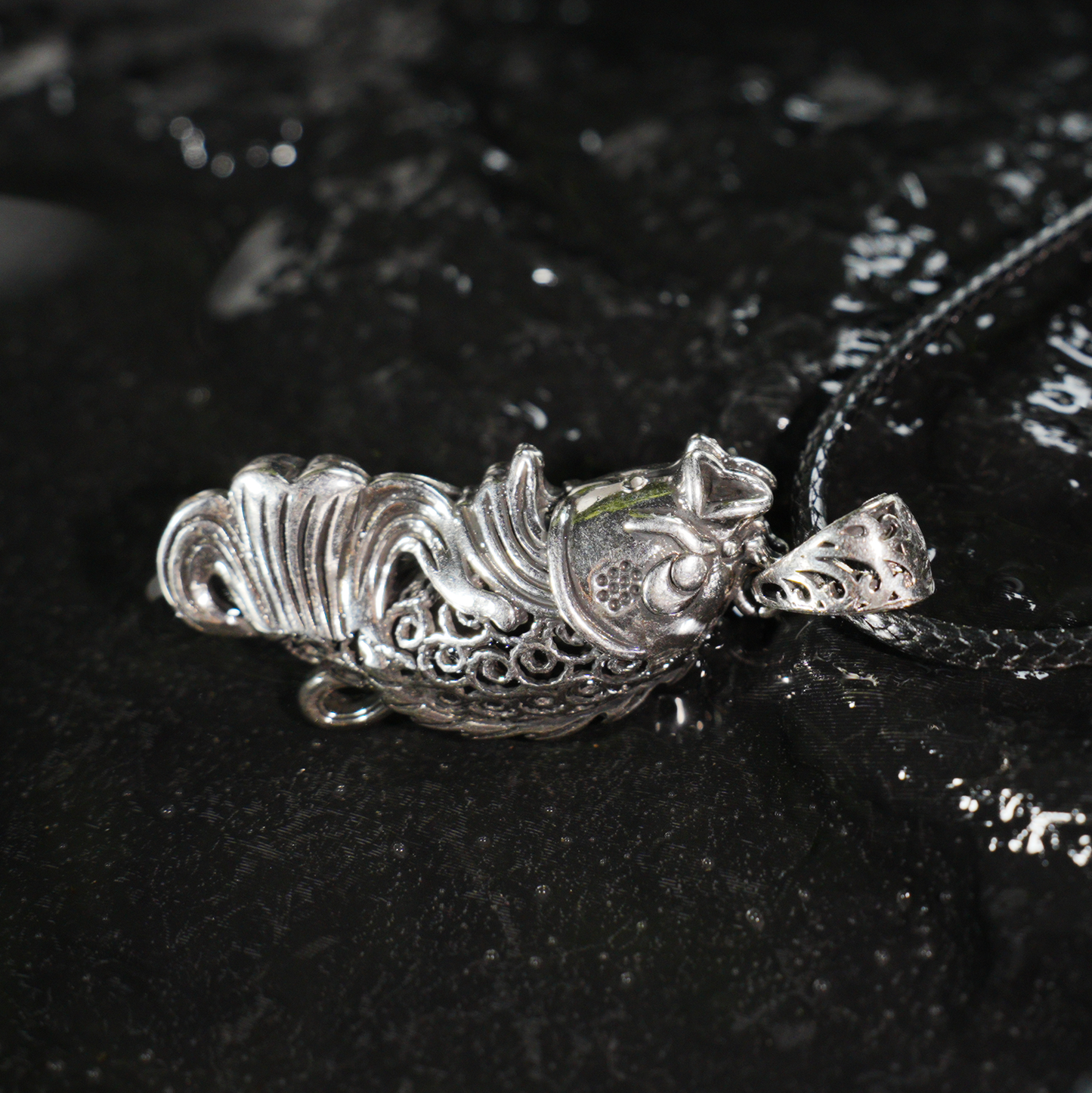 Vintage Fish Totem Pendant, Oriental Carved Fish Necklace Charm, Good Luck Amulet Pendant for Men