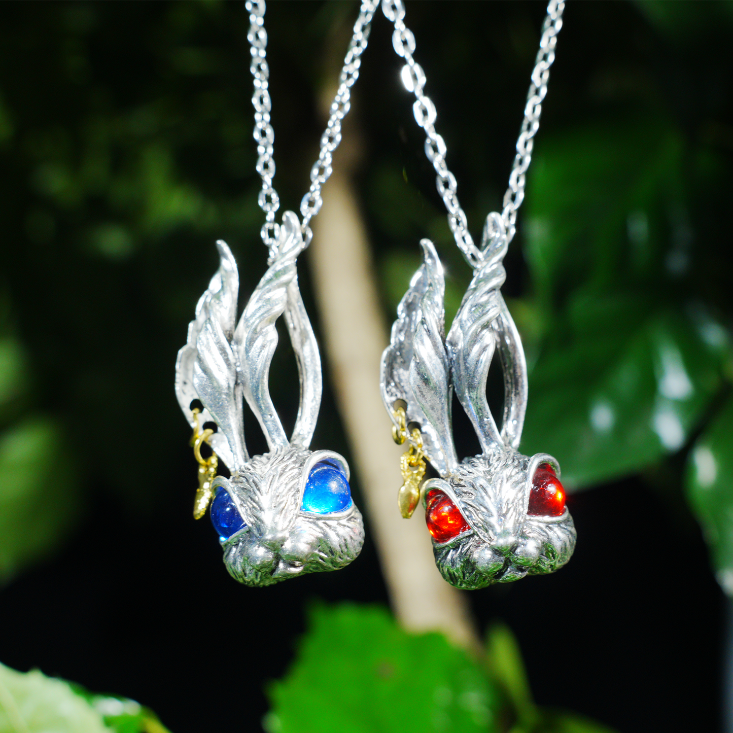 Blauäugiger Kaninchen-Anhänger | Fantasy-Tier-Halskette | Traum-Amulett-Schmuck | Kunsthandwerkliches Statement-Geschenk