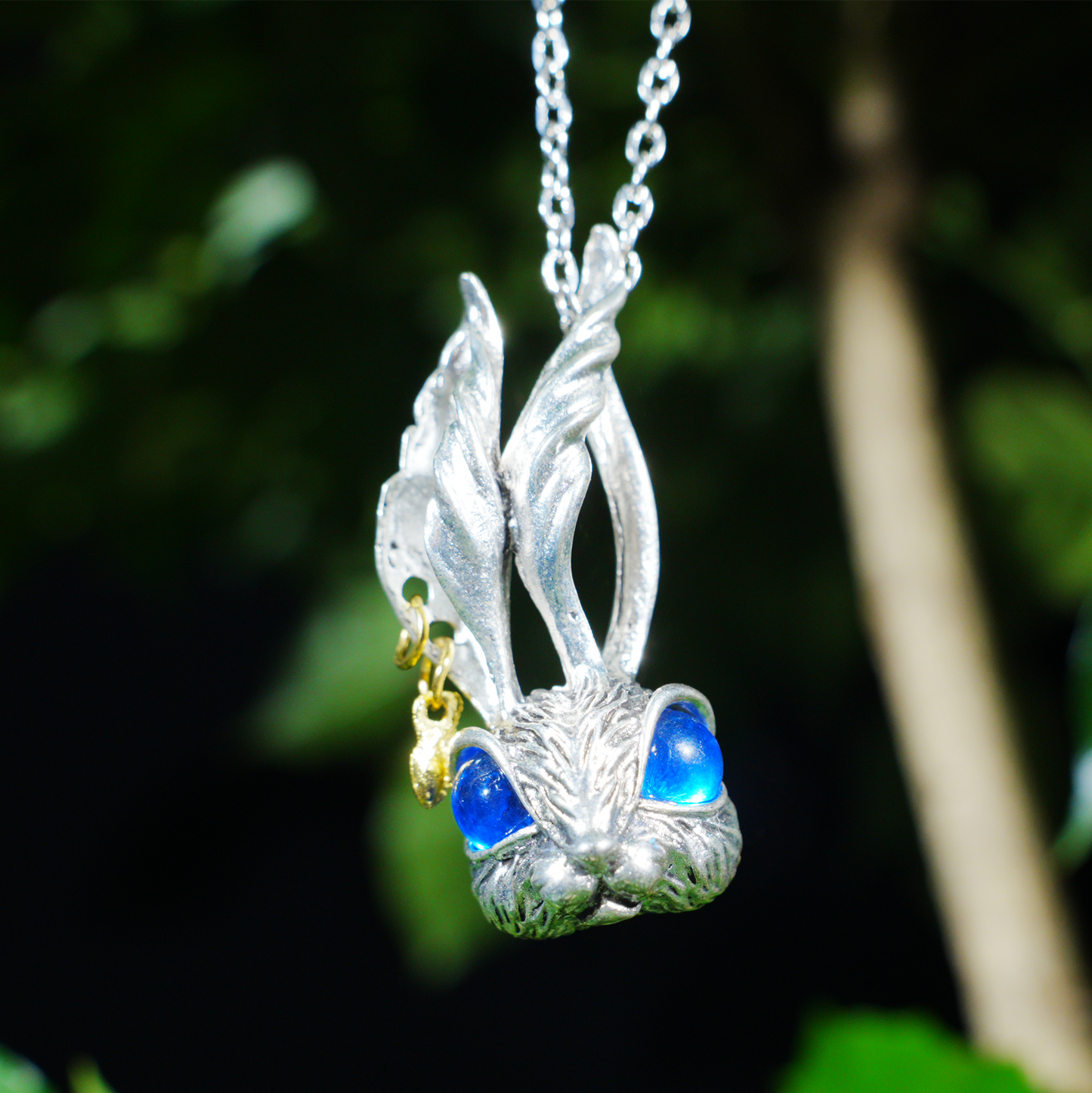 Blauäugiger Kaninchen-Anhänger | Fantasy-Tier-Halskette | Traum-Amulett-Schmuck | Kunsthandwerkliches Statement-Geschenk