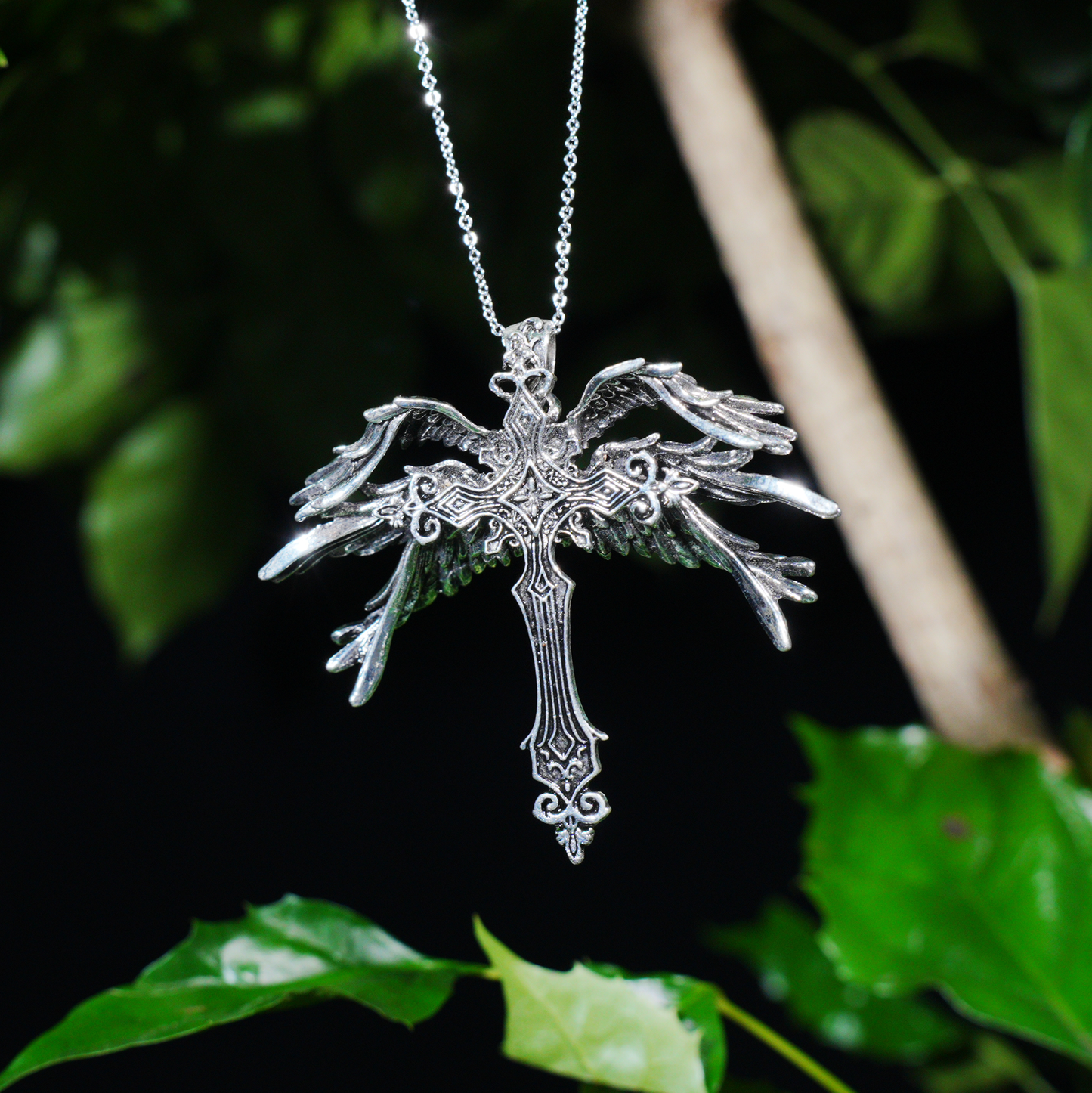 Gothic Kreuz Halskette mit Flügeln, Engel Amulett Anhänger, Vintage Religiöser Schmuck, Statement Fantasy Halskette