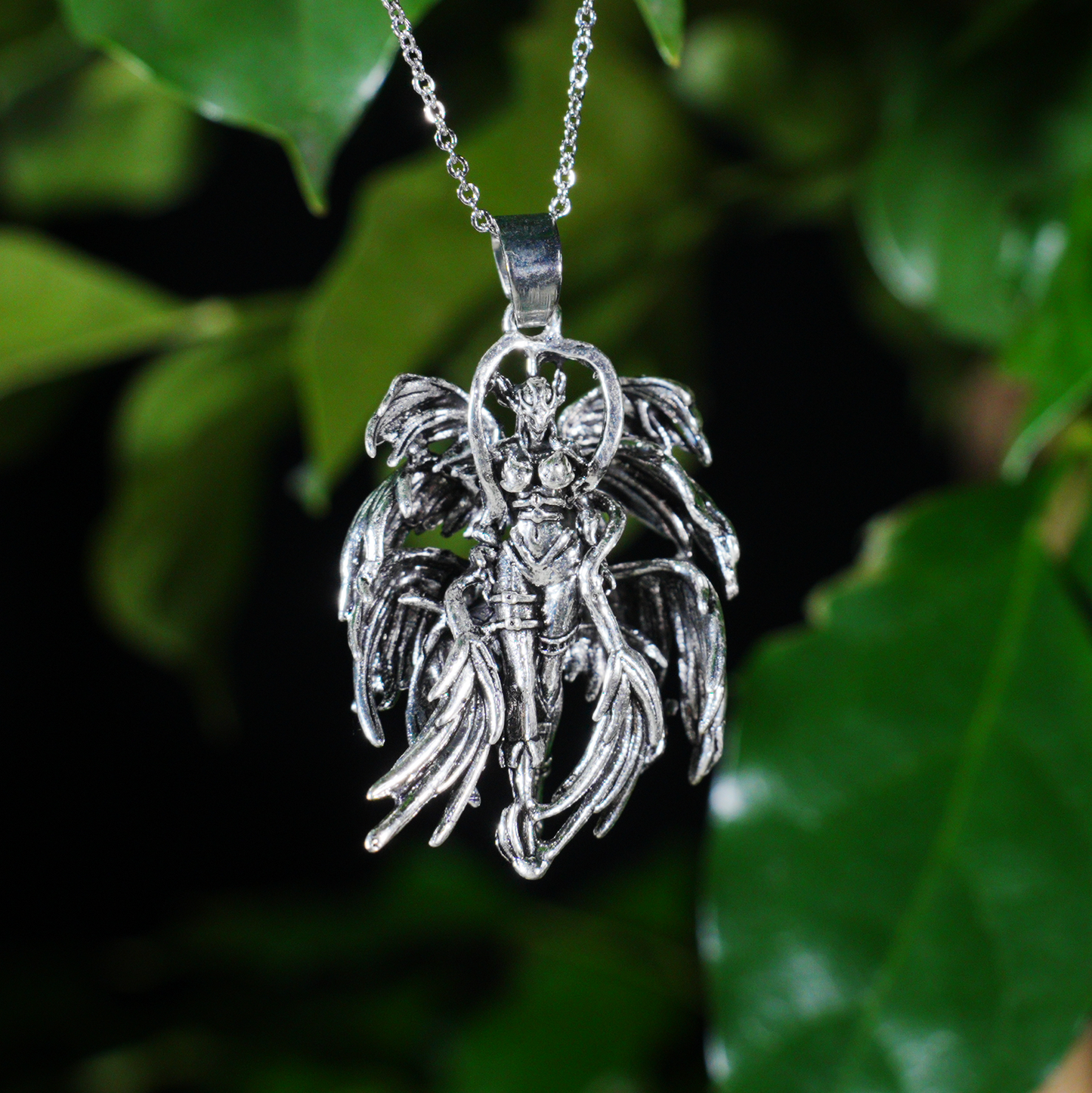 Gefallener Walküren-Anhänger mit Flügeln, Nordischer Mythos Krieger Halskette, Gothic Göttin Amulett, Dark Style Schmuck, Retro Geschnitztes Statement Stück