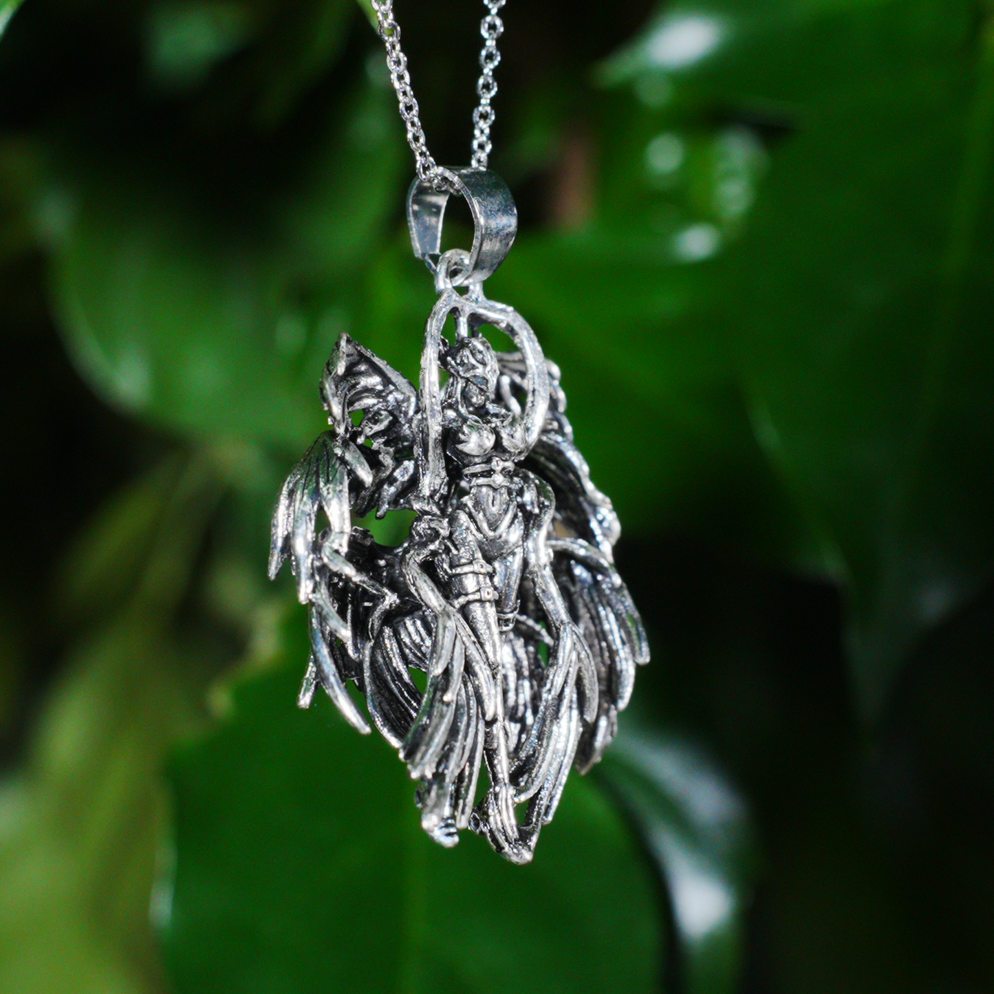 Gefallener Walküren-Anhänger mit Flügeln, Nordischer Mythos Krieger Halskette, Gothic Göttin Amulett, Dark Style Schmuck, Retro Geschnitztes Statement Stück