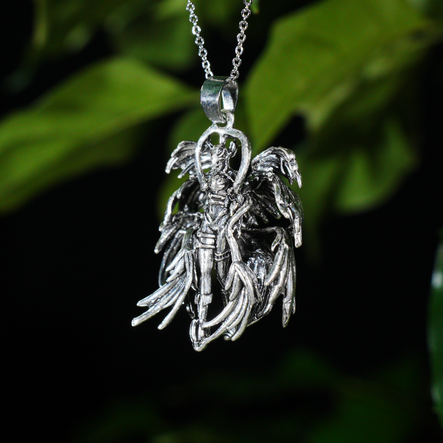 Gefallener Walküren-Anhänger mit Flügeln, Nordischer Mythos Krieger Halskette, Gothic Göttin Amulett, Dark Style Schmuck, Retro Geschnitztes Statement Stück
