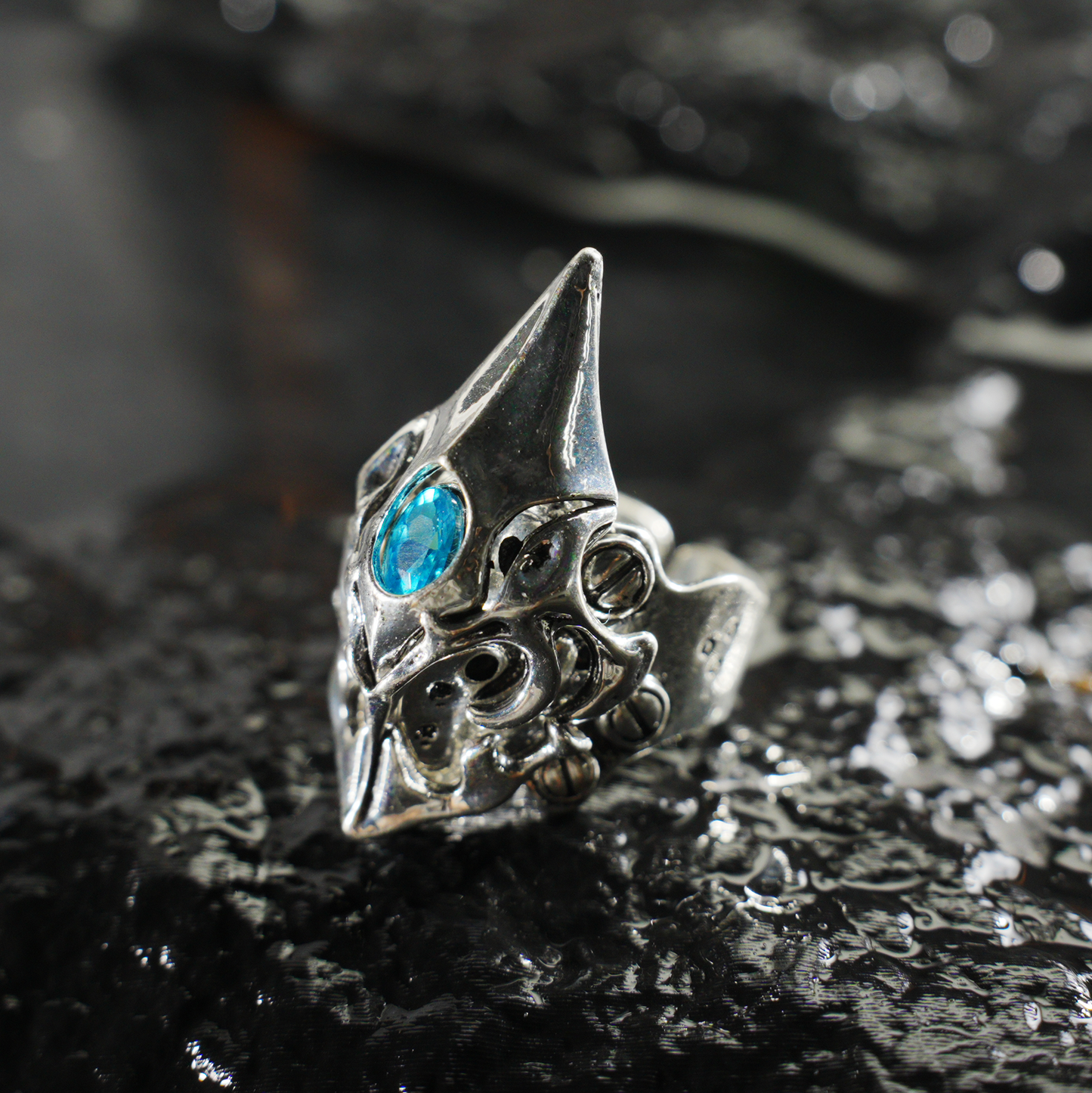 Gotischer geschnitzter Ring | Vogelschnabel-Totem-Design | Statement-Schmuck im mysteriösen Stil | Ideal für Cosplay und Bühnenkleidung