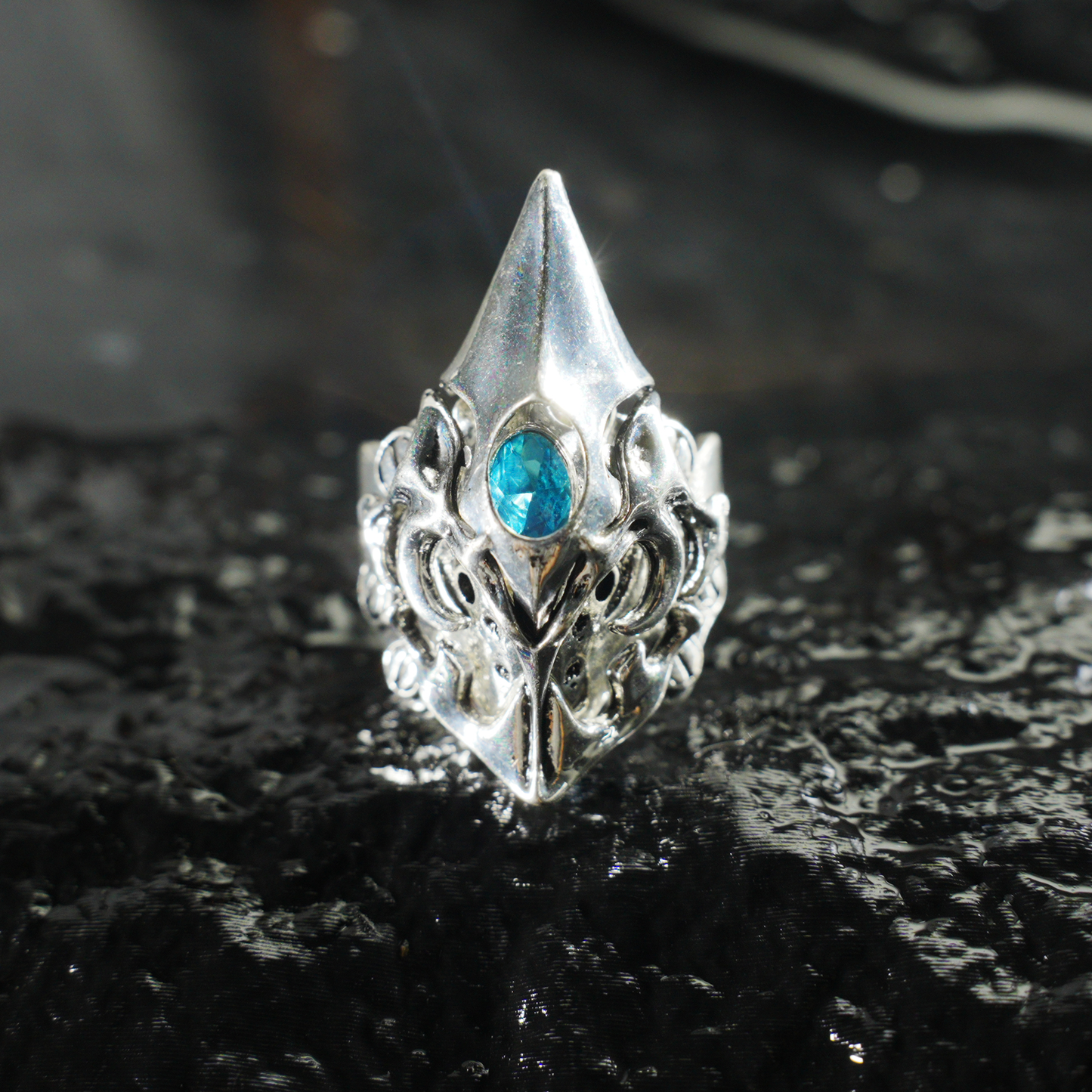Gotischer geschnitzter Ring | Vogelschnabel-Totem-Design | Statement-Schmuck im mysteriösen Stil | Ideal für Cosplay und Bühnenkleidung
