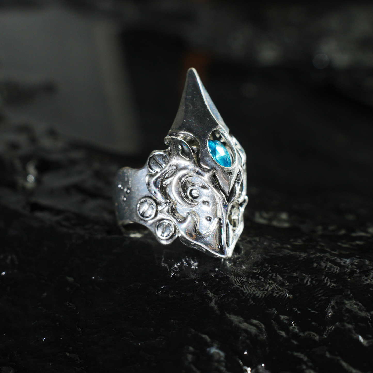 Gotischer geschnitzter Ring | Vogelschnabel-Totem-Design | Statement-Schmuck im mysteriösen Stil | Ideal für Cosplay und Bühnenkleidung