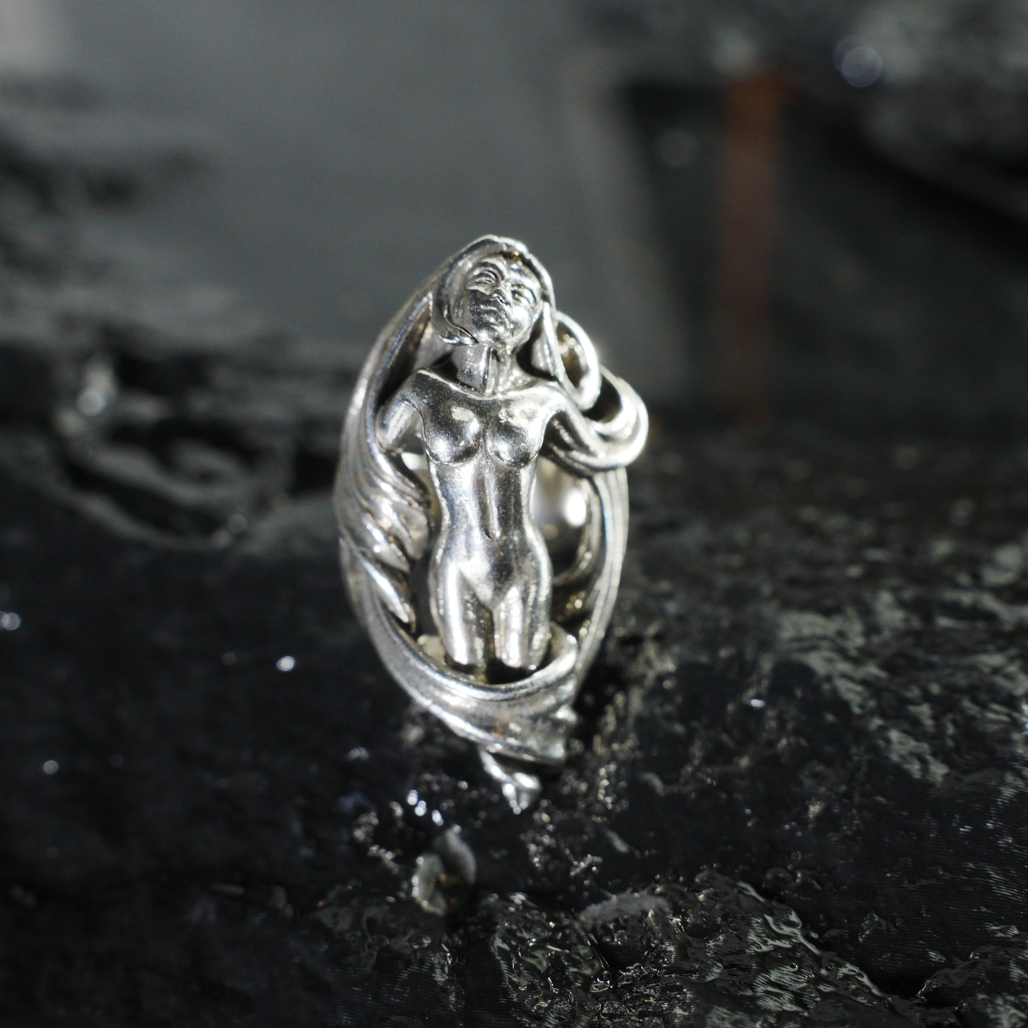 Göttinnen-Skulptur-Ring | Künstlerisches spirituelles Amulett | Symbol des weiblichen Erwachens | Schmuck im Gothic-Stil