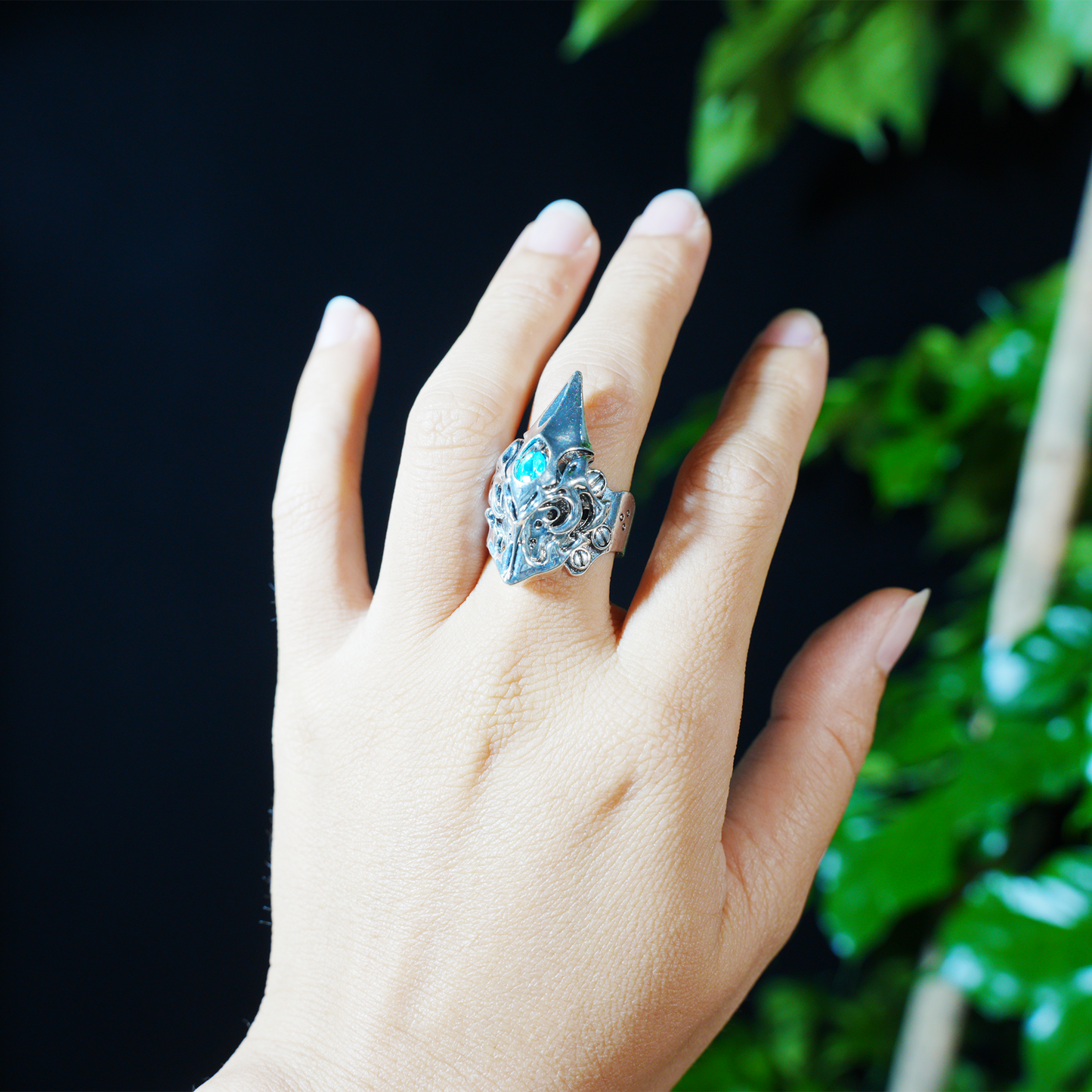 Gotischer geschnitzter Ring | Vogelschnabel-Totem-Design | Statement-Schmuck im mysteriösen Stil | Ideal für Cosplay und Bühnenkleidung
