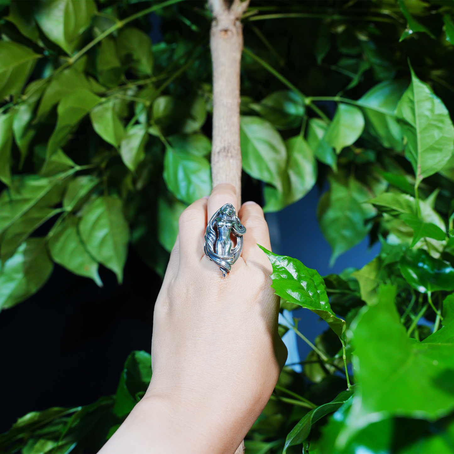 Göttinnen-Skulptur-Ring | Künstlerisches spirituelles Amulett | Symbol des weiblichen Erwachens | Schmuck im Gothic-Stil