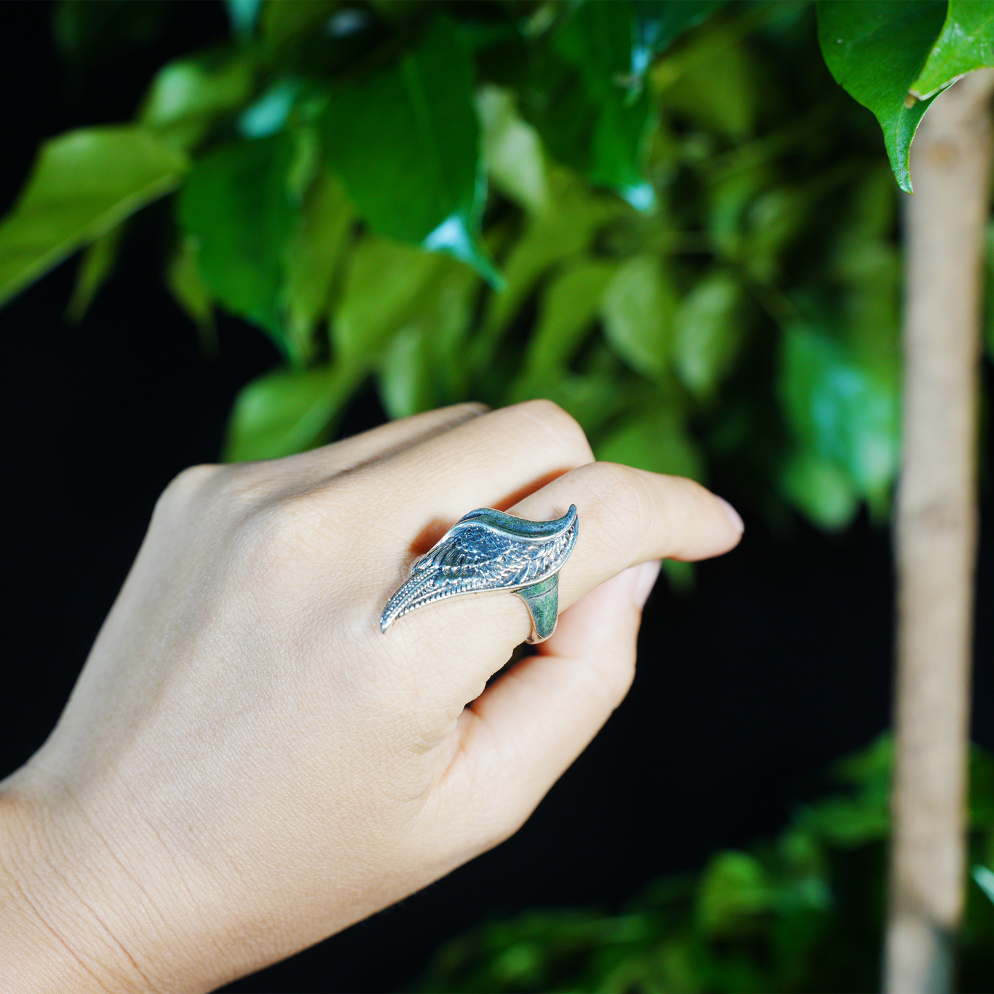 Wing shaped gothic ring with dynamic curves, feathered statement band, mystical guardian style, ideal for bold outfits & symbolic styling