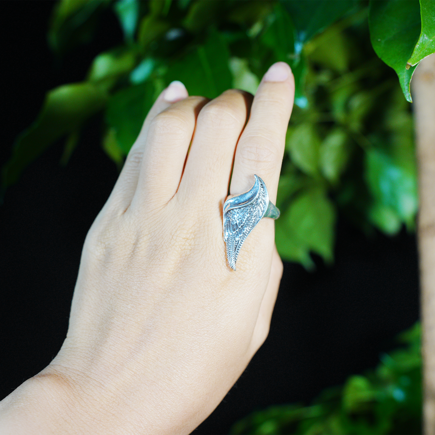 Wing shaped gothic ring with dynamic curves, feathered statement band, mystical guardian style, ideal for bold outfits & symbolic styling