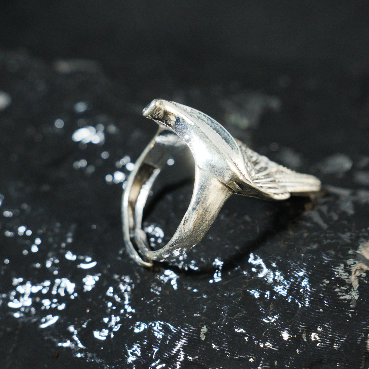 Wing shaped gothic ring with dynamic curves, feathered statement band, mystical guardian style, ideal for bold outfits & symbolic styling
